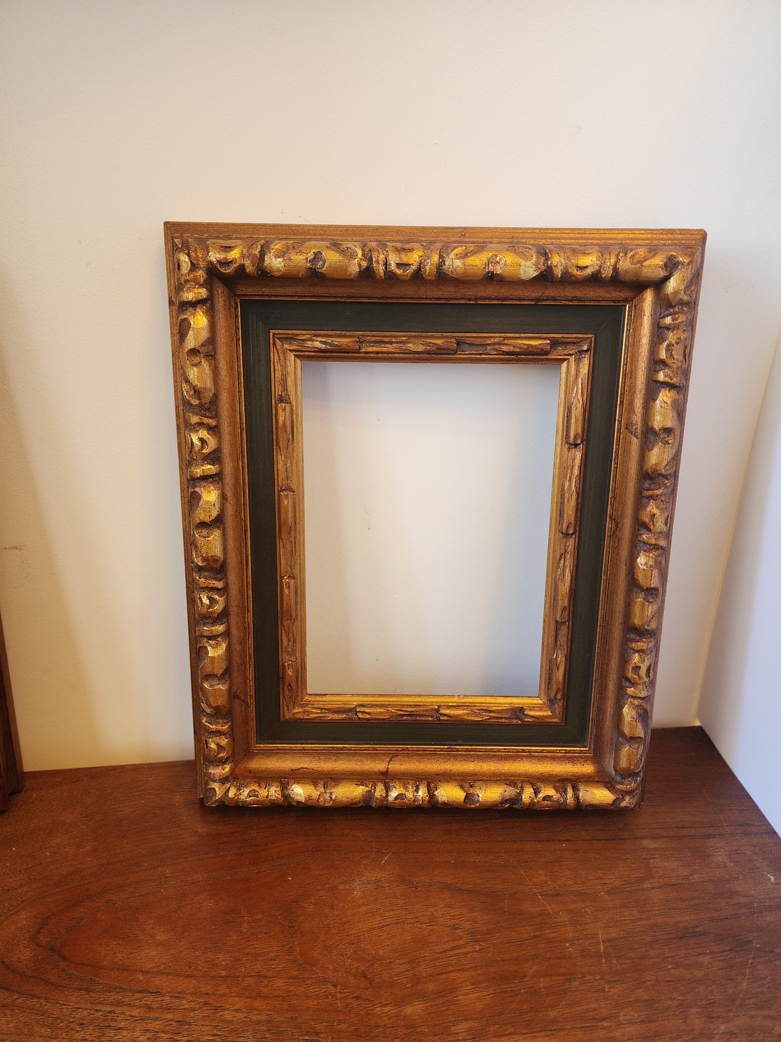 close up of antique gold frame texture and carved edges