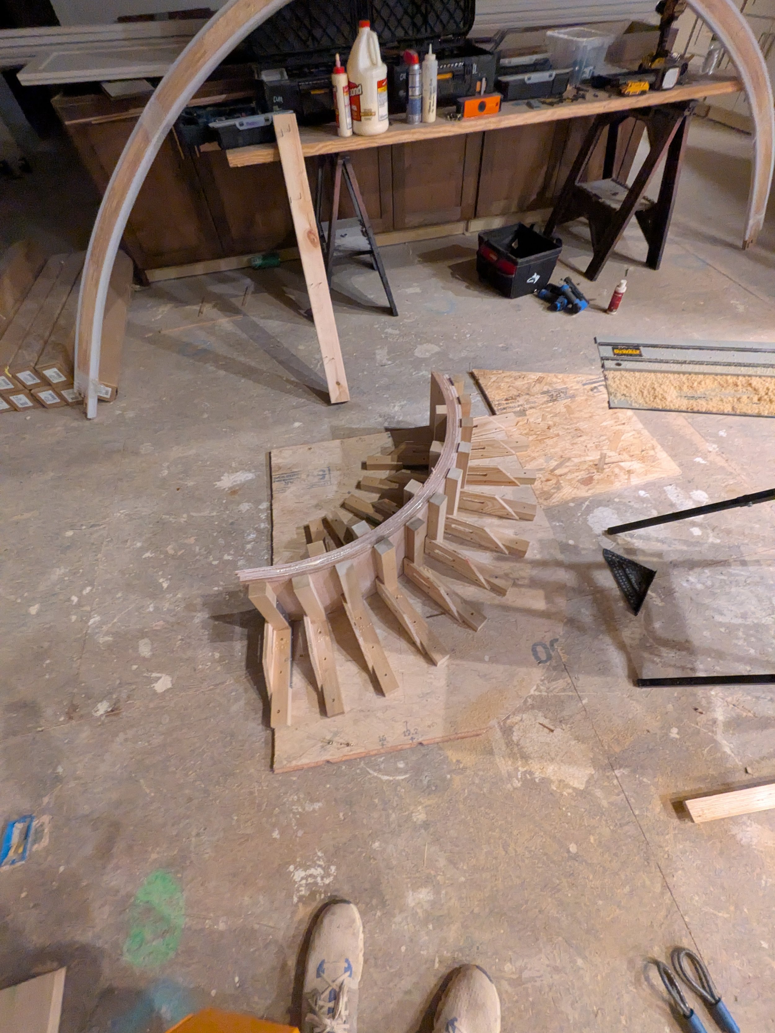 Forms for bending balcony rails