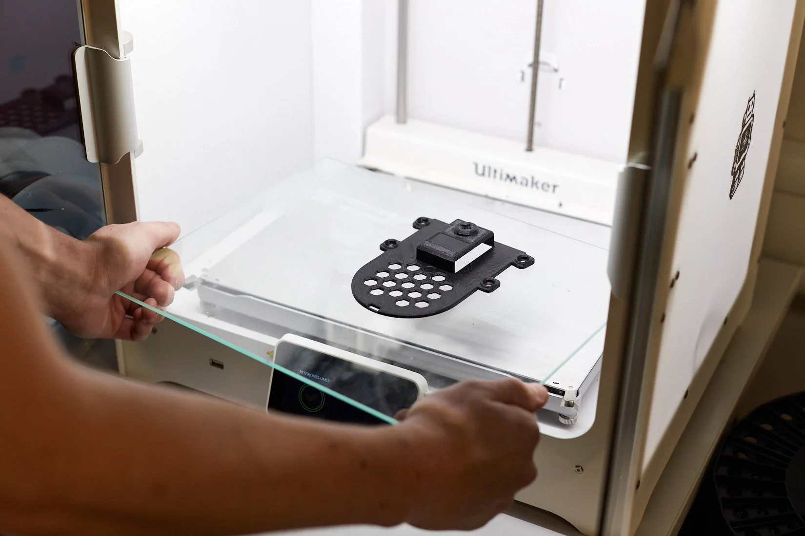 jcm-3D-printer-prototype-hands