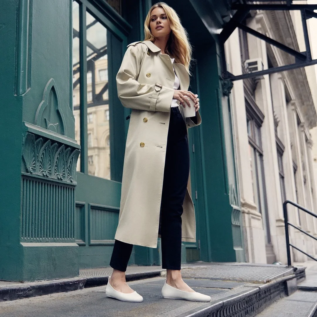Rainy day feels // @annajonynas in @andre_assous // @caseytrudeaustyle @roniannmears @juanmorenobianchi @thoxy 
.
.
.
#nyfashion #nyc #nycphotographer #shoes #shoesaddict #boots #flats #andreassous #nystyle #shoe #melindadimaurophotography