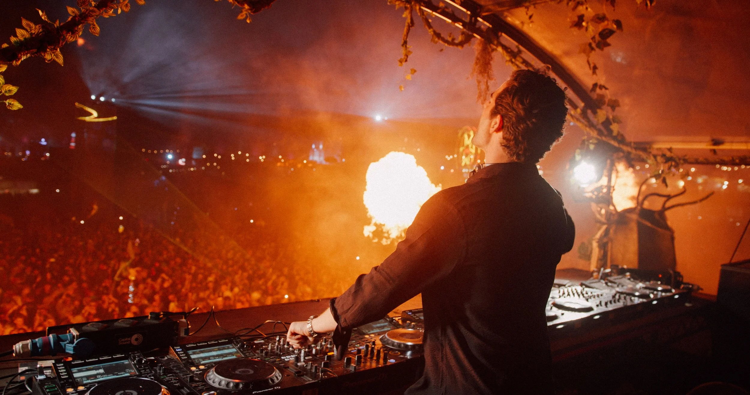 dimension main stage.jpg