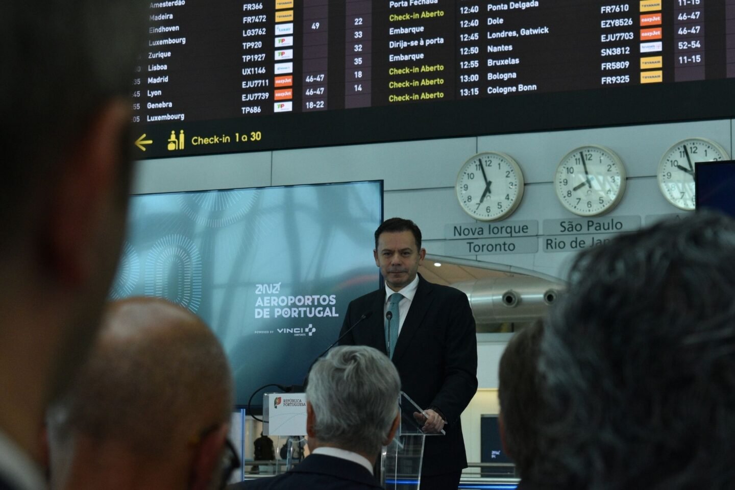 Luís Montenegro considera que “é possível fazer mais” e “mais depressa” nos aeroportos portugueses