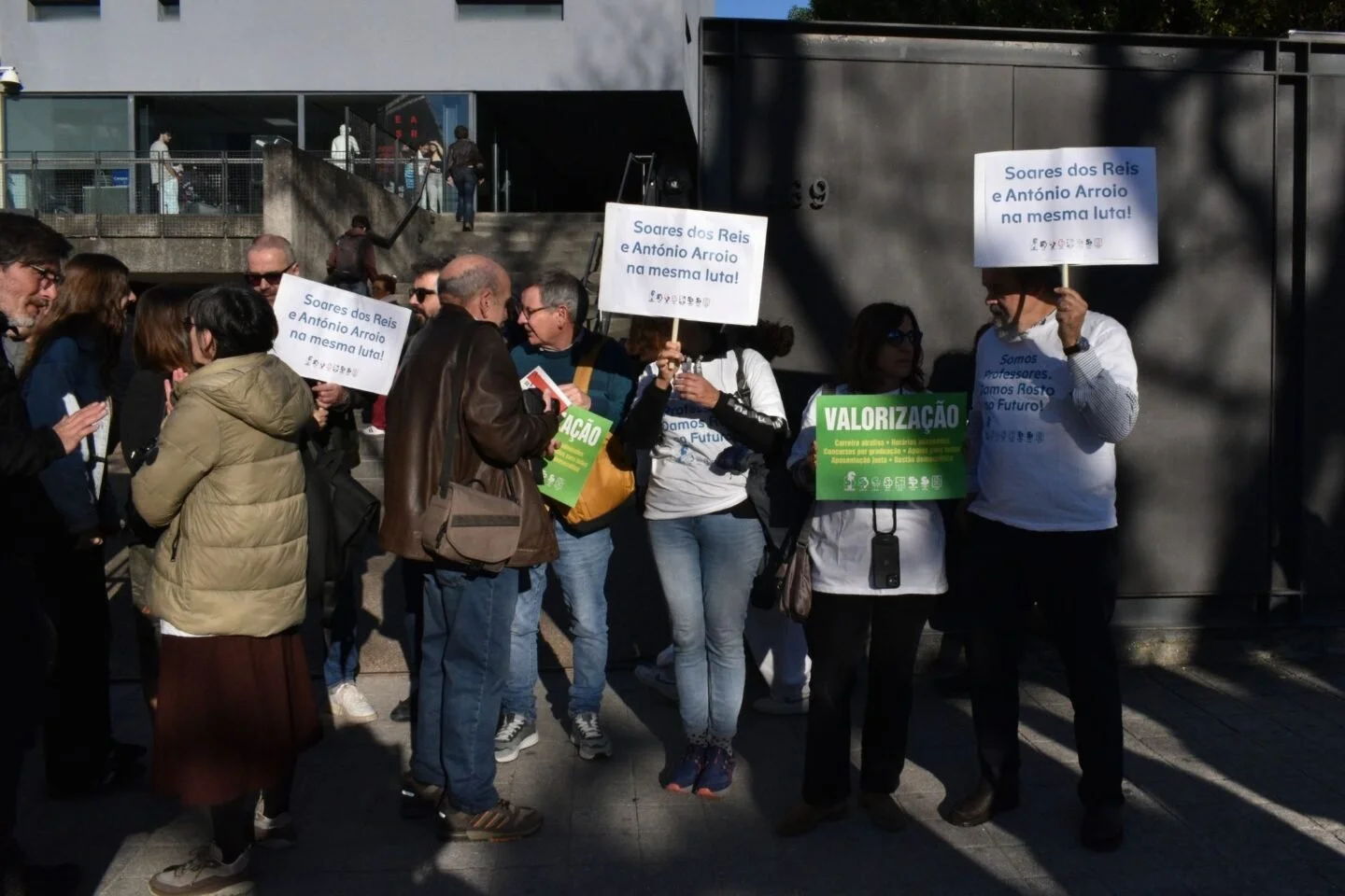 Professores da Escola Artística Soares dos Reis em protesto
