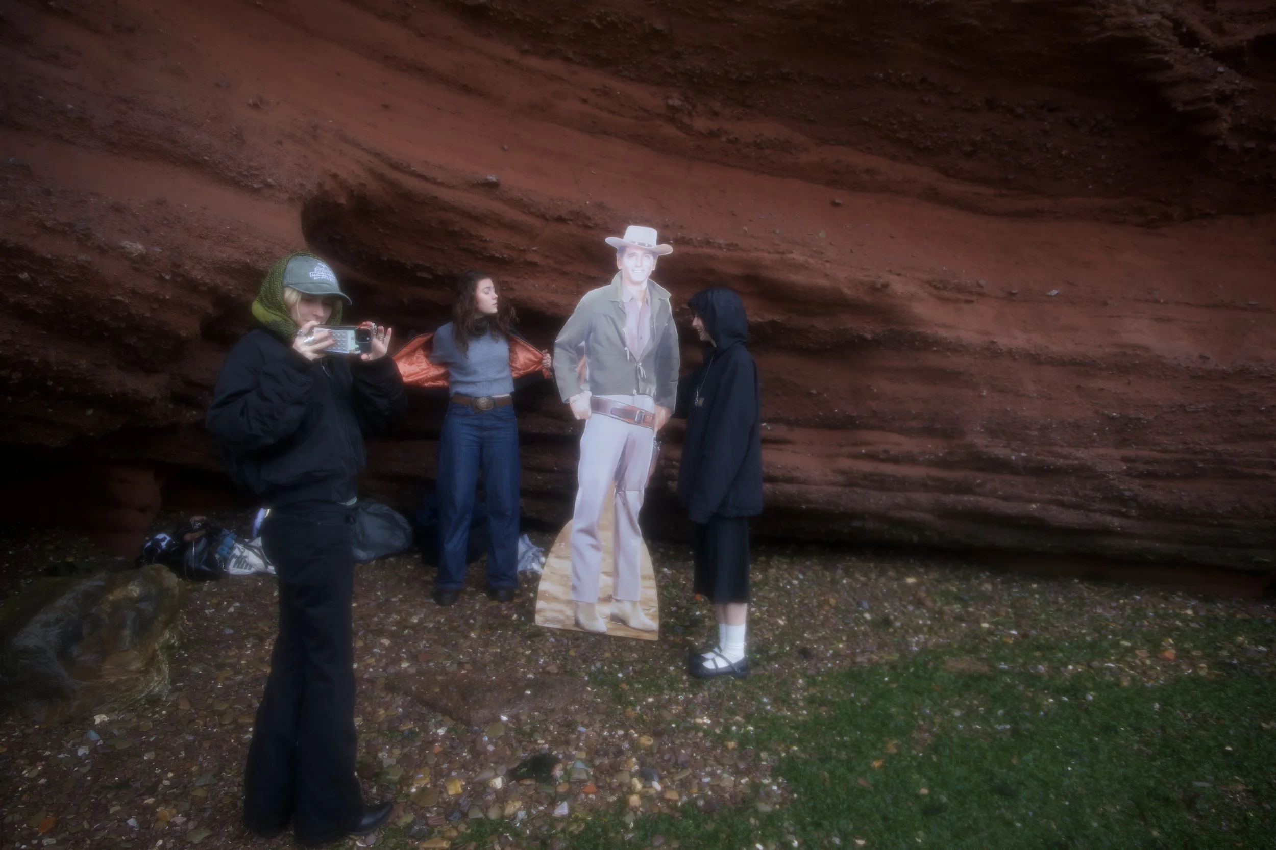 LOLA TEREK (WRITER, DIRECTOR & PRODUCER), JULIETTE HATTON (BONNIE) & DAISY CARBIN (SINGER & SONGWRITER)