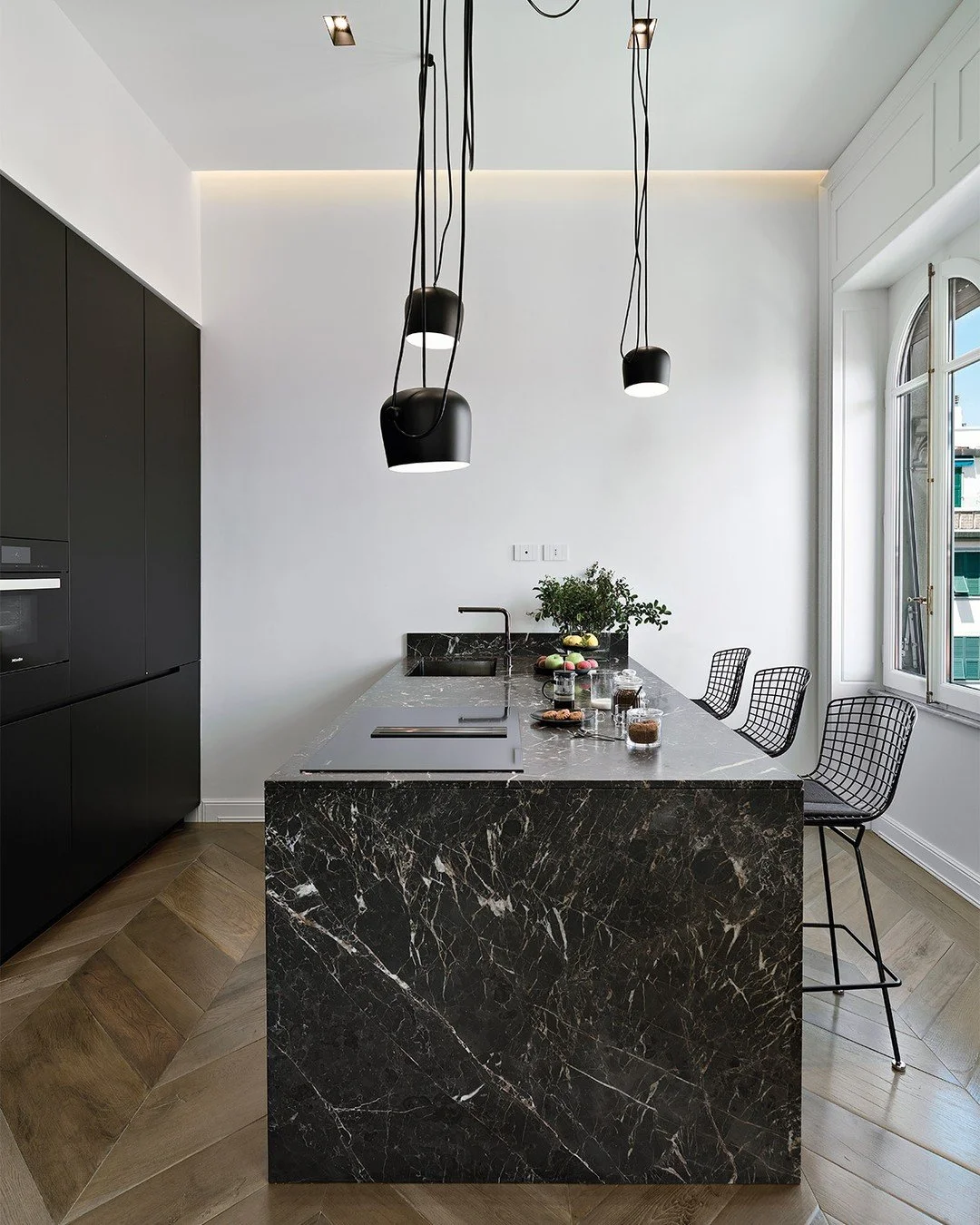 Waterfall or traditional? Two approaches, two very different statements. One emphasizes continuity and sculptural impact; the other leans into classic proportions and material restraint. Both celebrate the stone in distinct ways. Which do you gravita