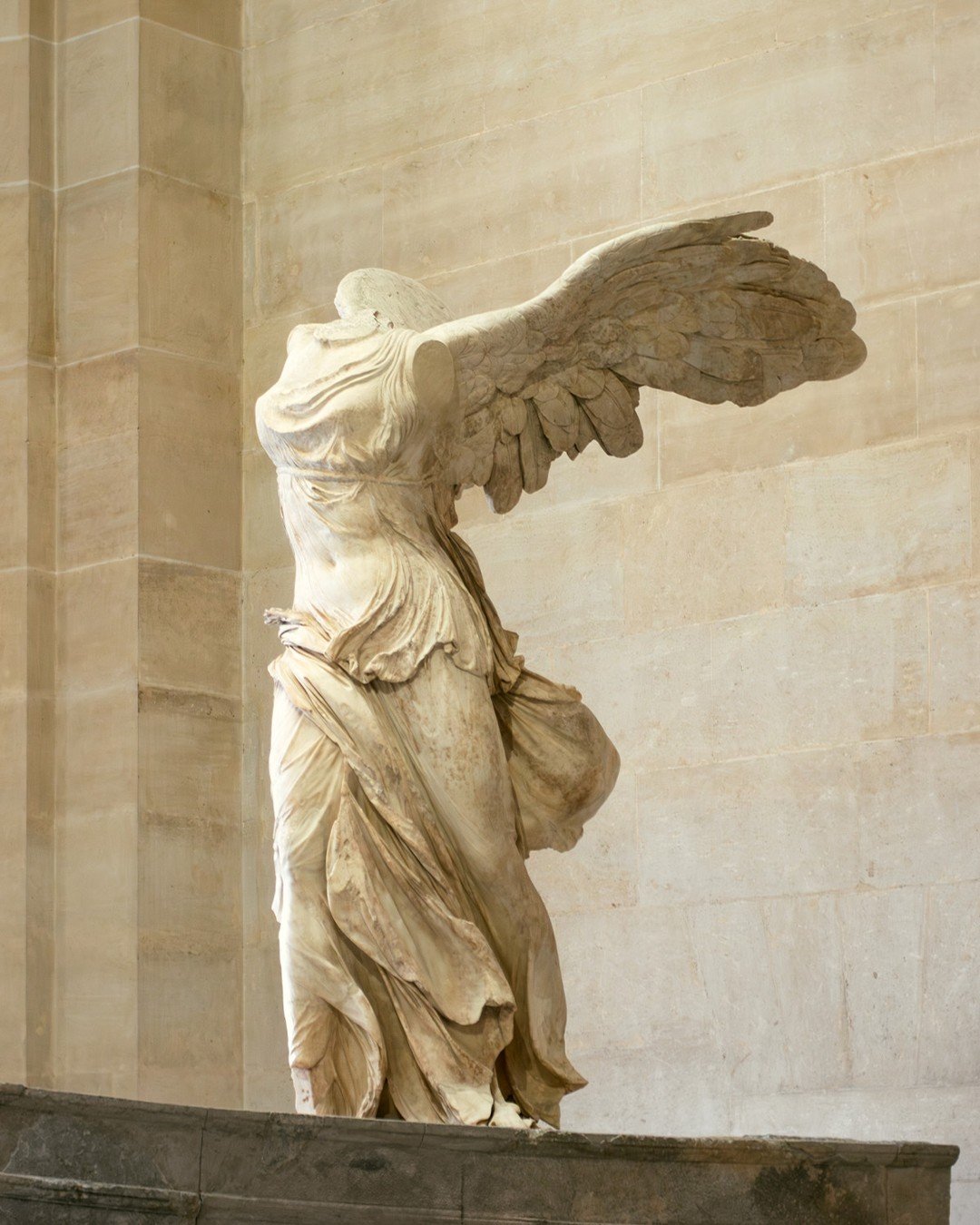Statuary inspiration at the Louvre.

Surrounded by centuries of carved stone. We can work directly from solid stone to create fully bespoke sculpture&mdash;whether interpreting an original concept or faithfully recreating a historic masterpiece. Clas