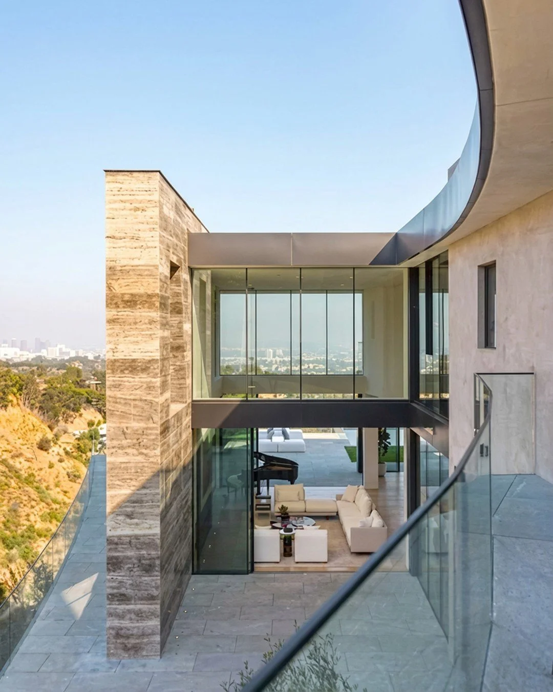 A stone feature wall for a Bel Air residence.

Natural stone anchors this contemporary architecture. We source and supply stone for every facet of a project&mdash;from structural cladding and feature walls to flooring and bespoke furnishings&mdash;en