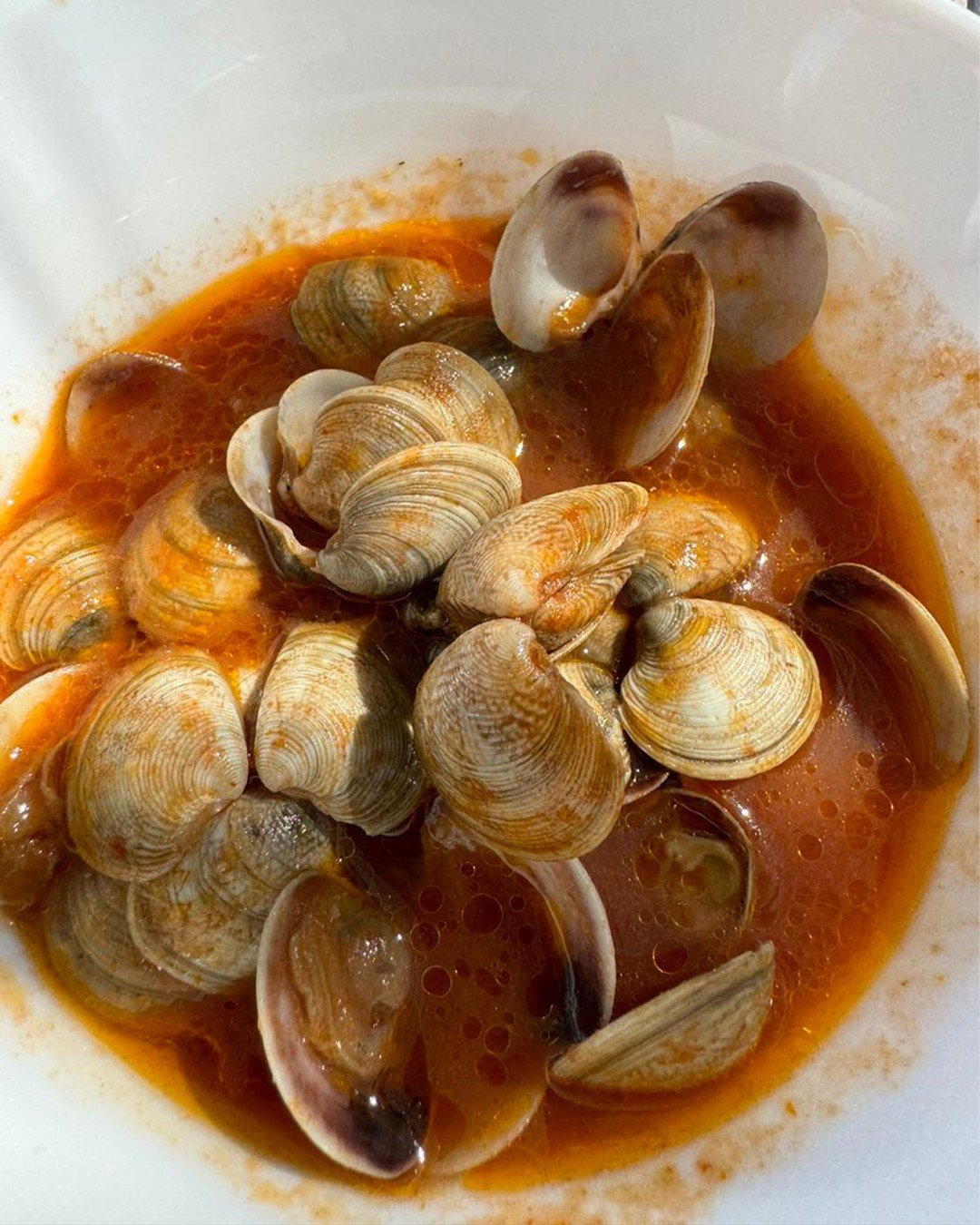 Naples is more than a stop on our sourcing trips. It's the home of the world's finest hand-blown crystal, centuries of artisan tradition, and the kind of meals that remind you why slowing down matters.