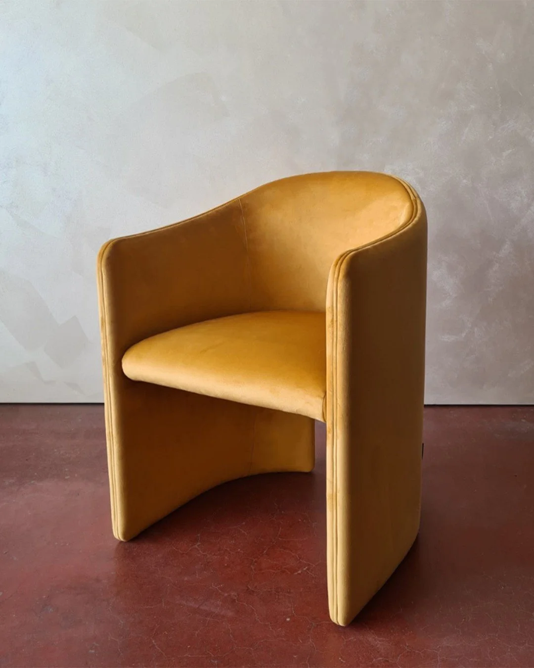 Some pieces ask to be the room.
The BRERA &mdash; designed by @dainellistudio for Somaschini Design. Inspired by mid-century bourgeois aesthetics, the form is unapologetically sculptural. 
DM for availability and customization.