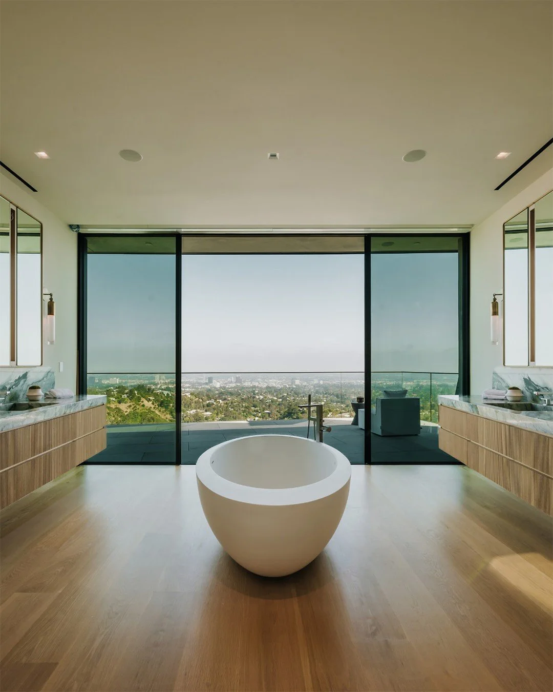 Bel Air. Los Angeles below, Italian stone above.
This is what we're here for &mdash; marble that becomes more than a construction material. The vanity surfaces carry the same drama as the view: bold, unhurried, impossible to ignore. The kind of work 