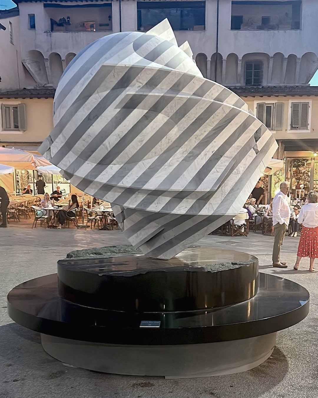 Sculpture in stone in Pietrasanta.  Incorporate the beauty of sculpture into your landscape designs. Have a project in mind? I can help you find the perfect solution!