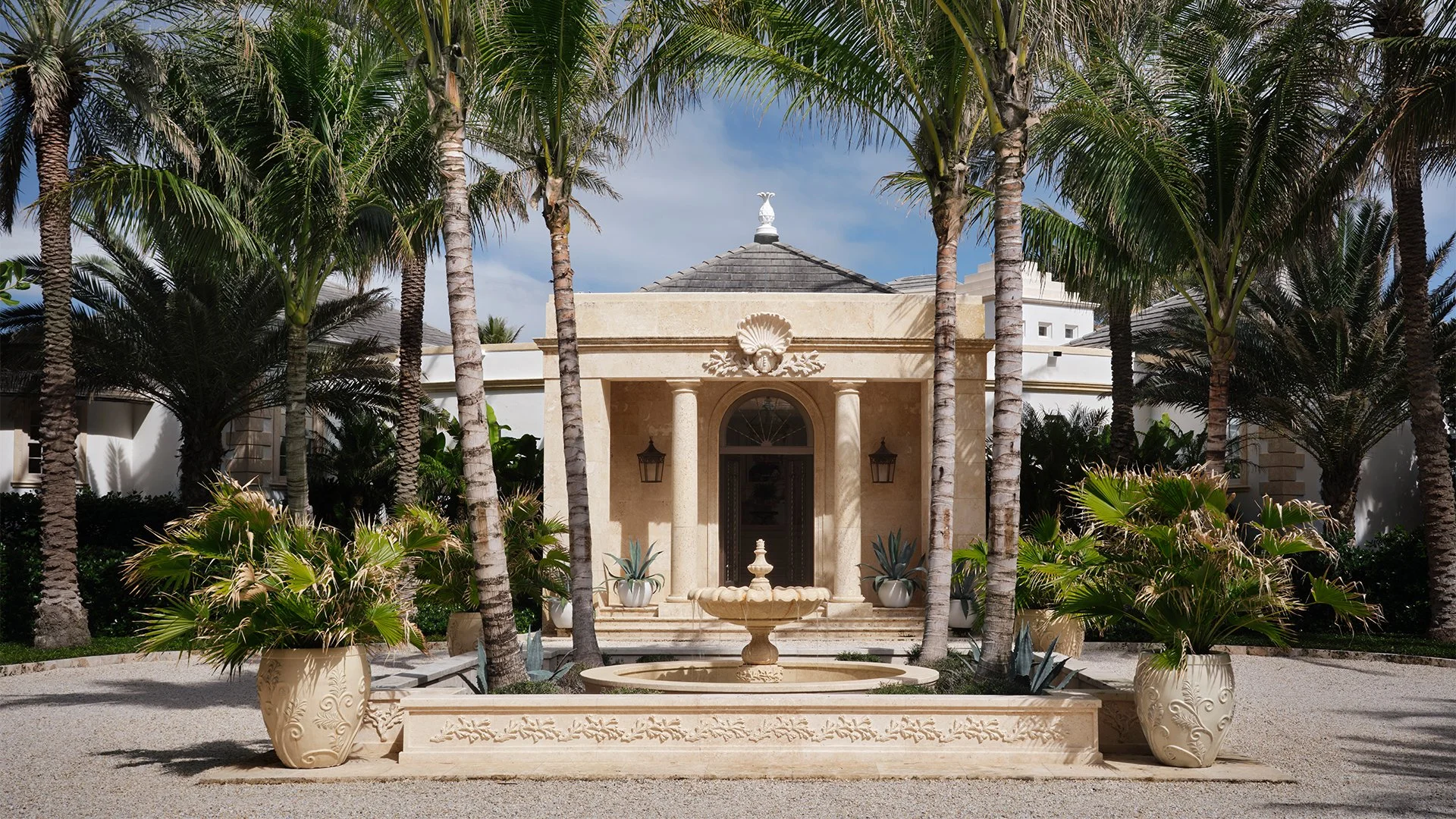 Taconic_Builders-Palm_Beach_Waterfront_Estate_02.jpg
