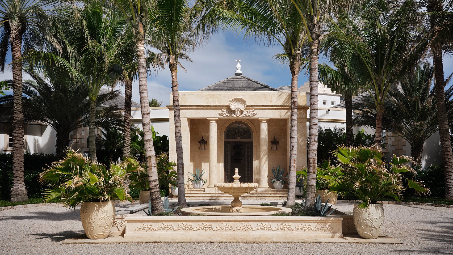 Taconic_Builders-Palm_Beach_Waterfront_Estate_02.jpg