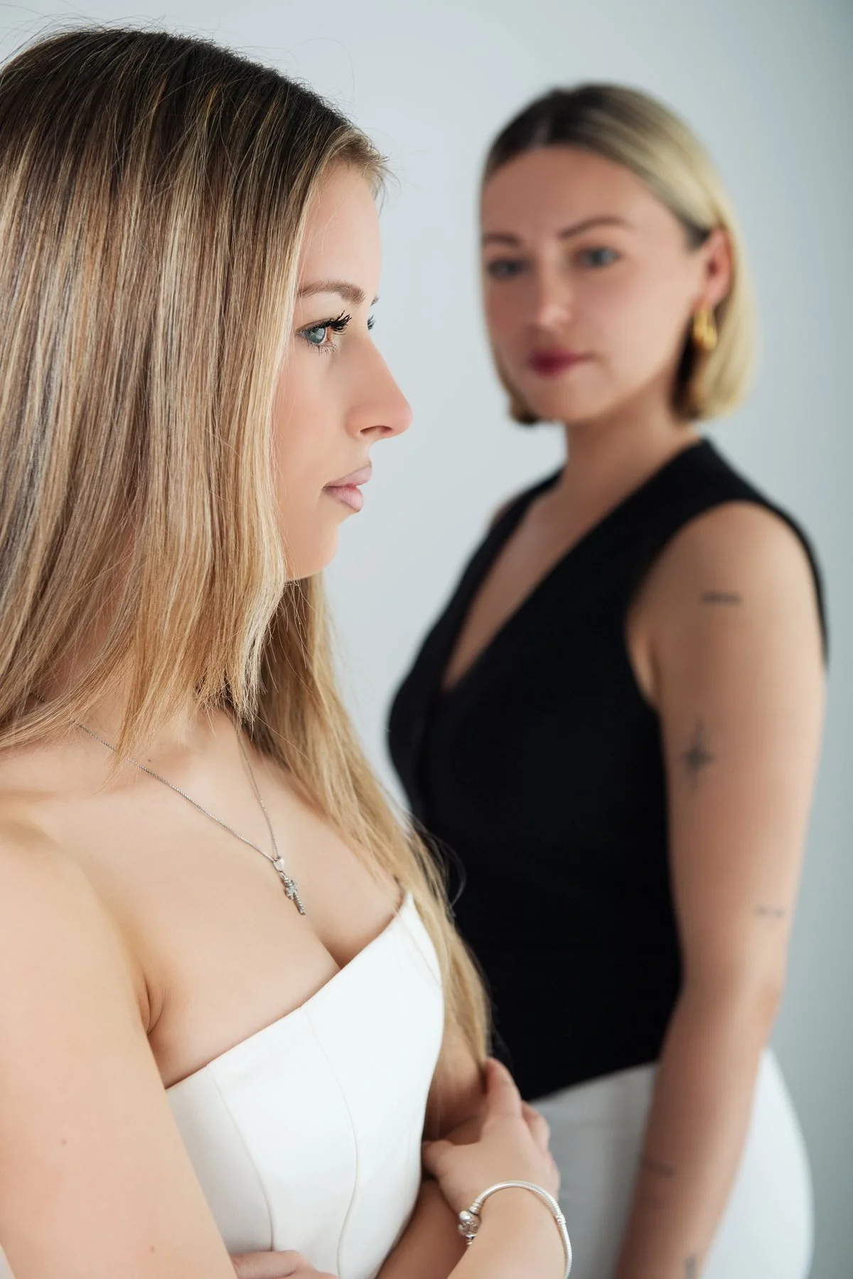 Ksenija im Profil, dahinter Danijela Kopranovic