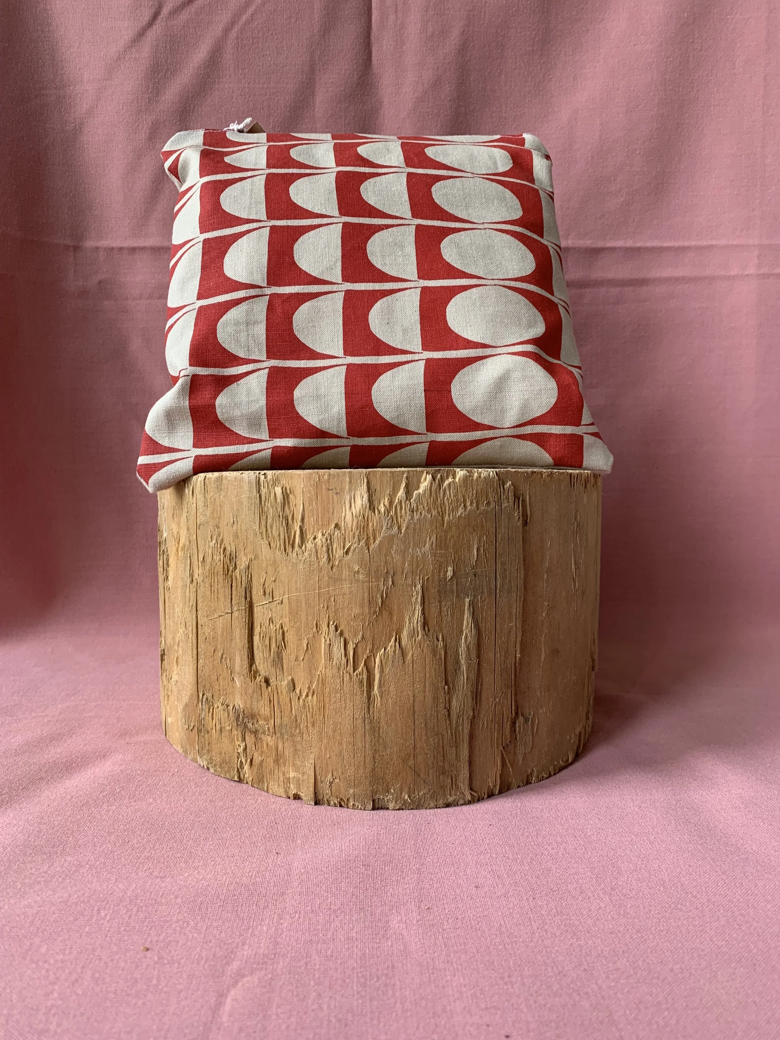 Ellipse red pouch