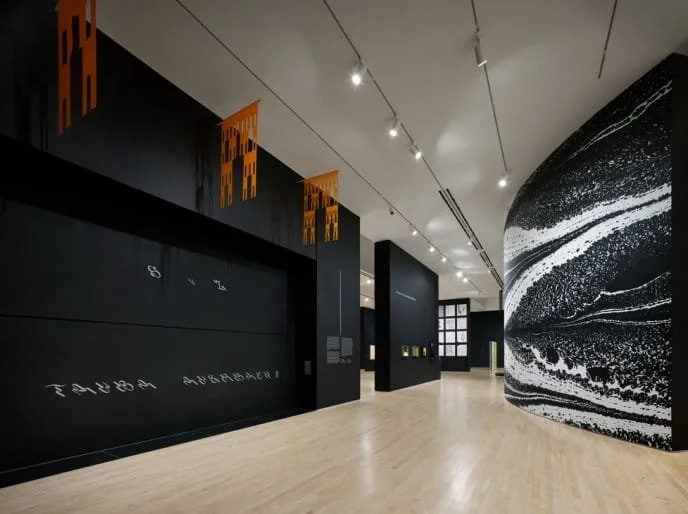  Tauba Auerbach - S v Z, 2022 (installation views, SFMOMA); © Tauba Auerbach; photo: Matthew Millman 