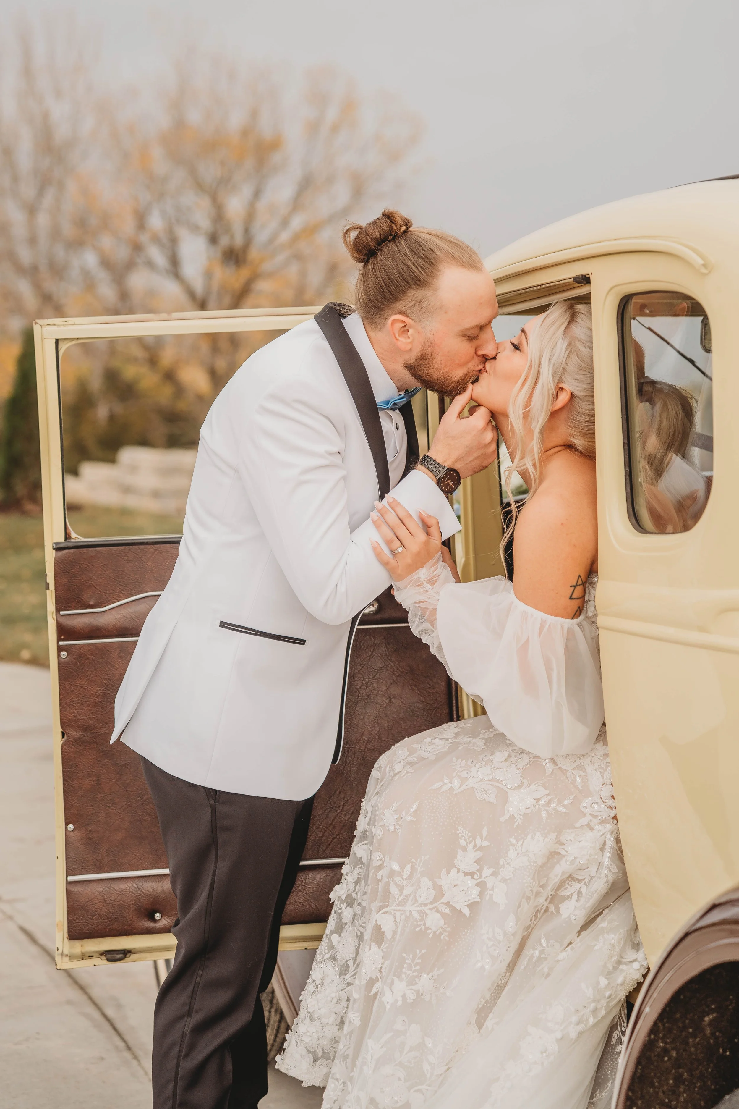 Italian Venue Style to the Midwest-The Acreage Wedding in Palmyra, Nebraska 