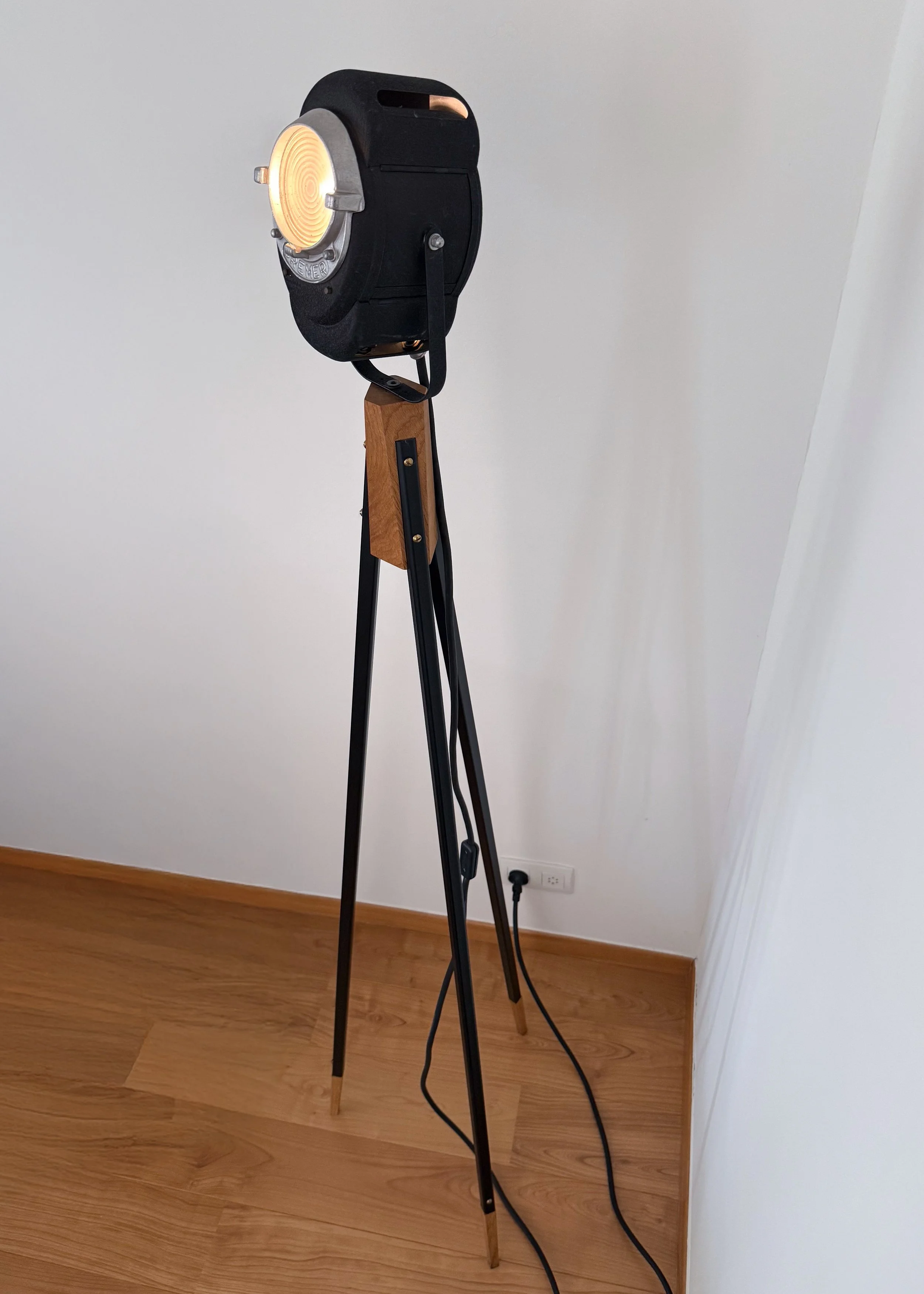 design-lamp-interieur-cremer-spot.jpeg