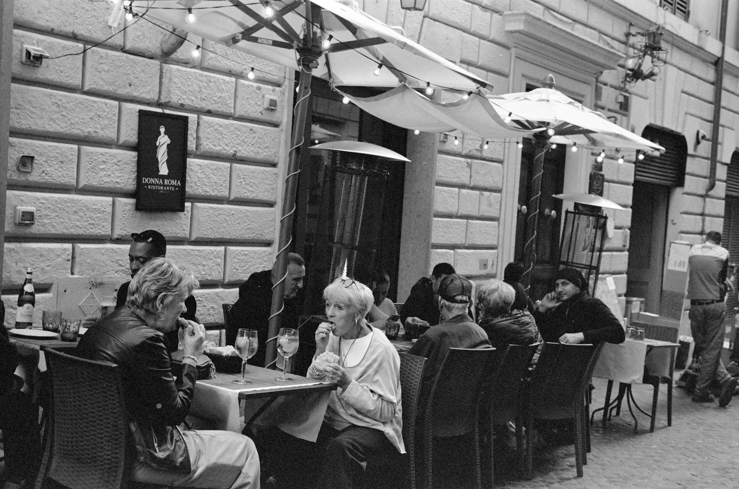 Diners, Rome. Kodak Tri-X 400.