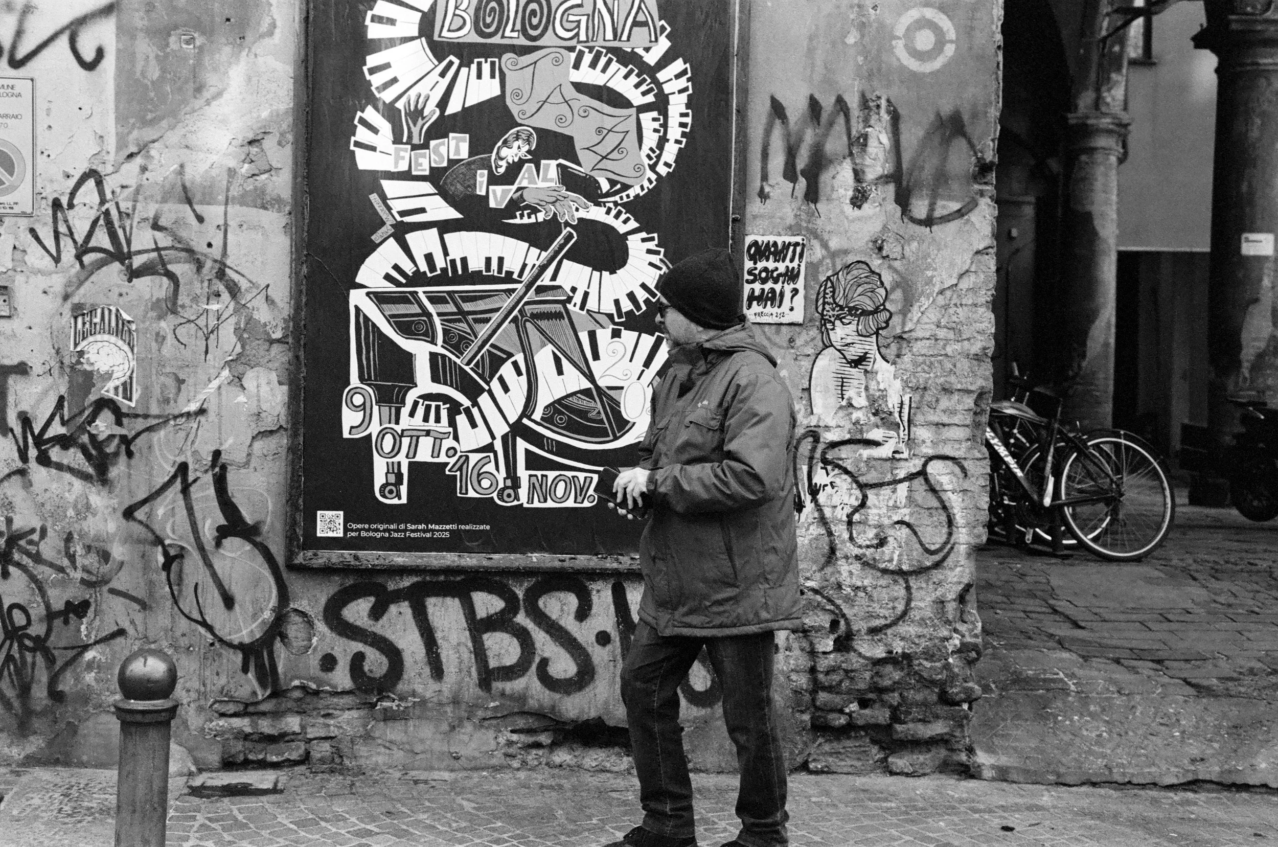 Graffiti, Bologna. Kodak Tri-X 400.