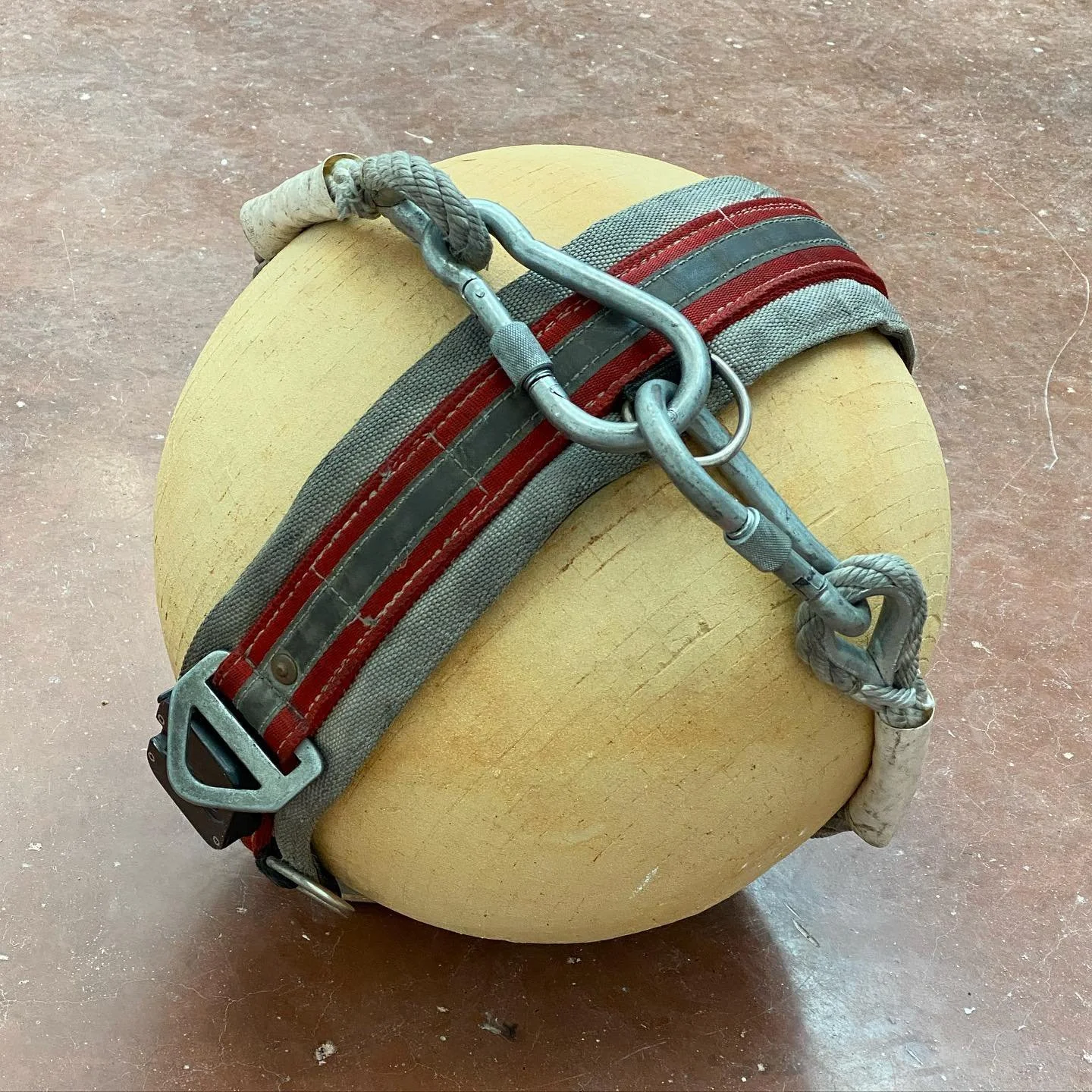 &ldquo;Siete Siete&rdquo;, clay disco ball and a climbing harness. 1250&deg;C