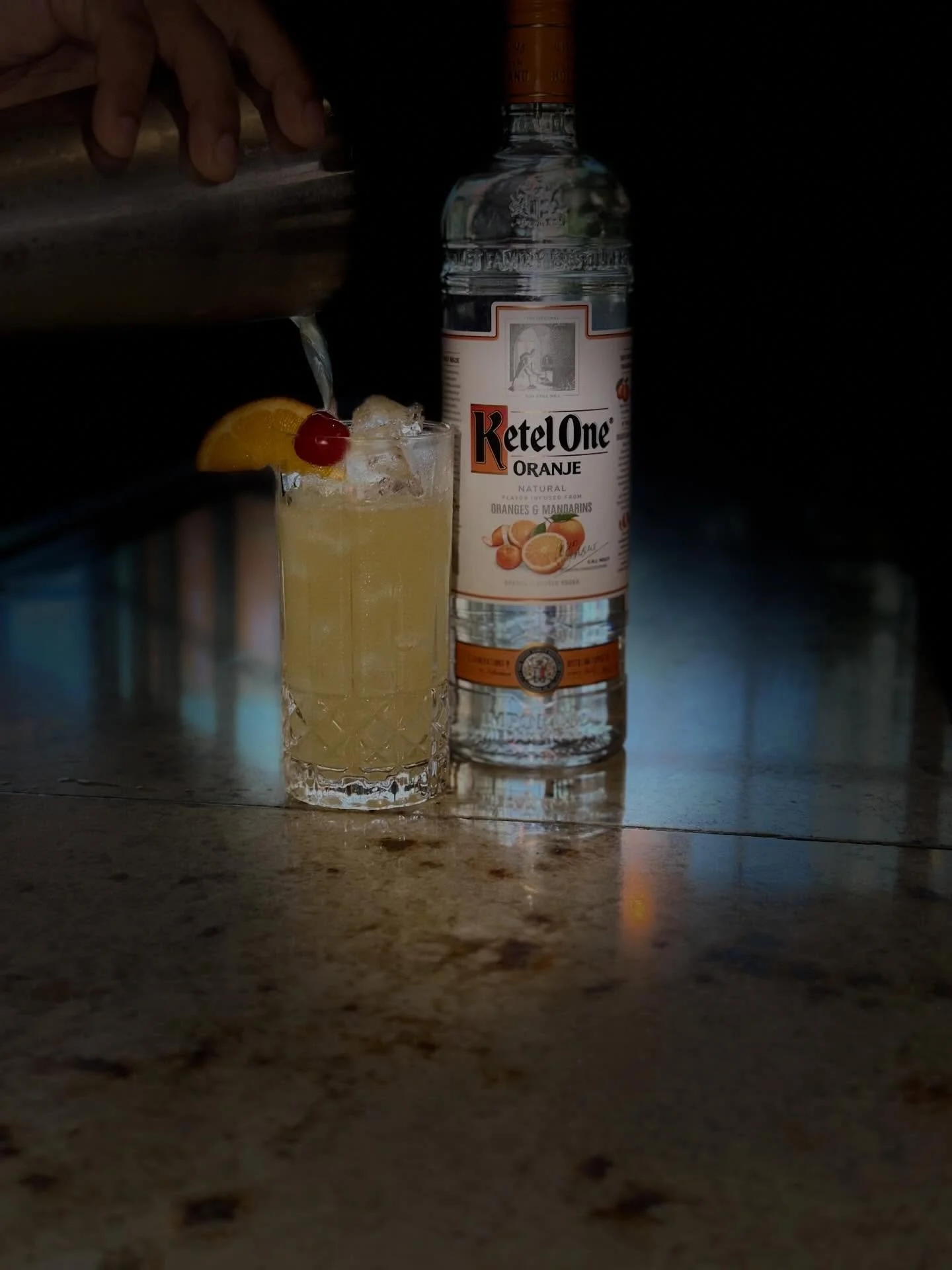 ✨Cocktail Spotlight✨
&bull;
Orange Crush🍊 
&bull;
Ketel One Orange, Triple Sec, Orange Juice, Sprite
&bull;
Come try one for yourself today! We're here until 11pm!
&bull;
#theyardsportsbar #downtowncola #sportsbar