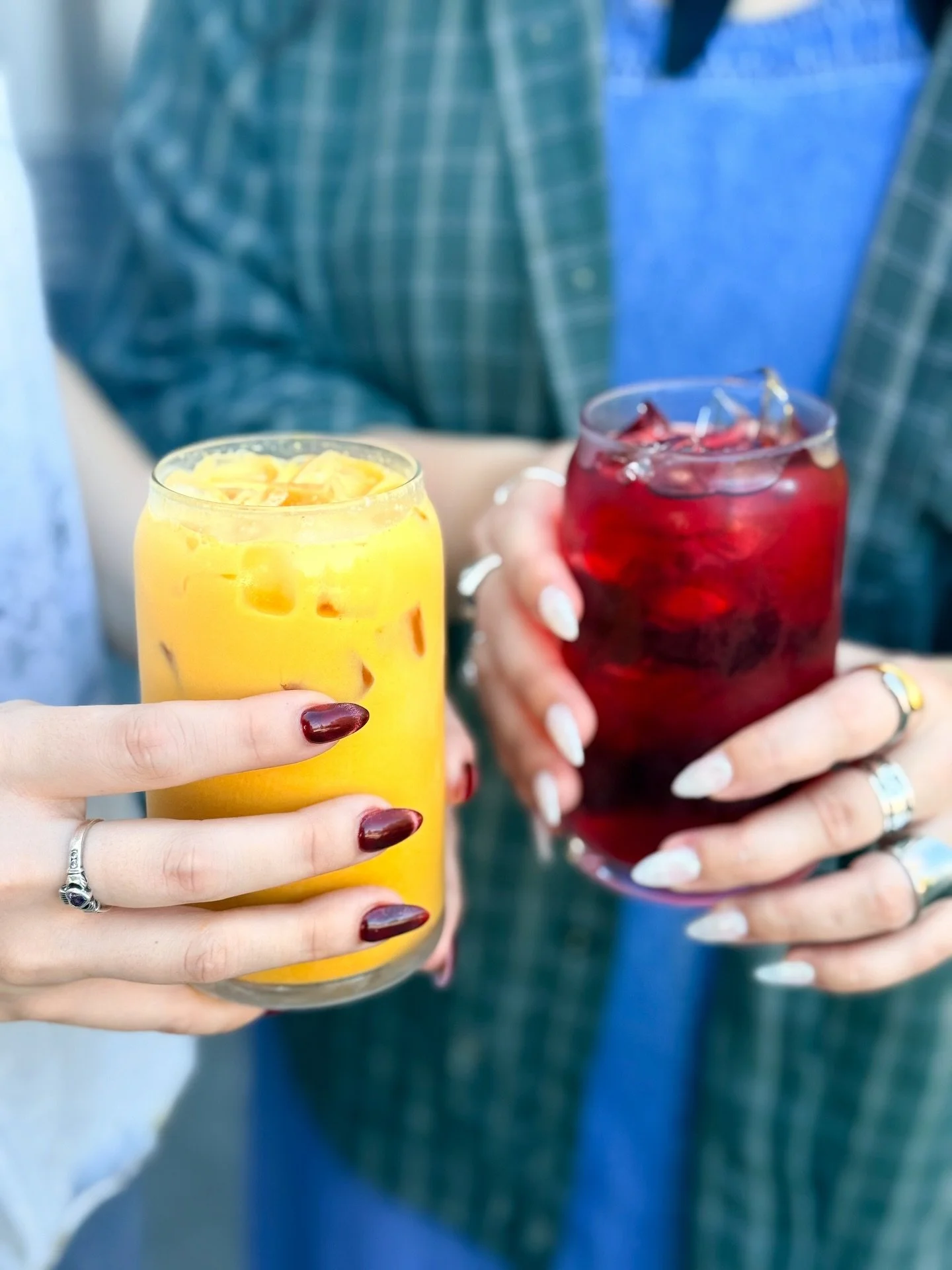 Fave photo Friday! 💫

This week I was LIVING for color! 🌈 

Charleston&rsquo;s starting to wake up, so flowers are starting to bloom, the days are sunny, and the no-see-em&rsquo;s are also certainly here for the party (&hellip;not so thrilled about