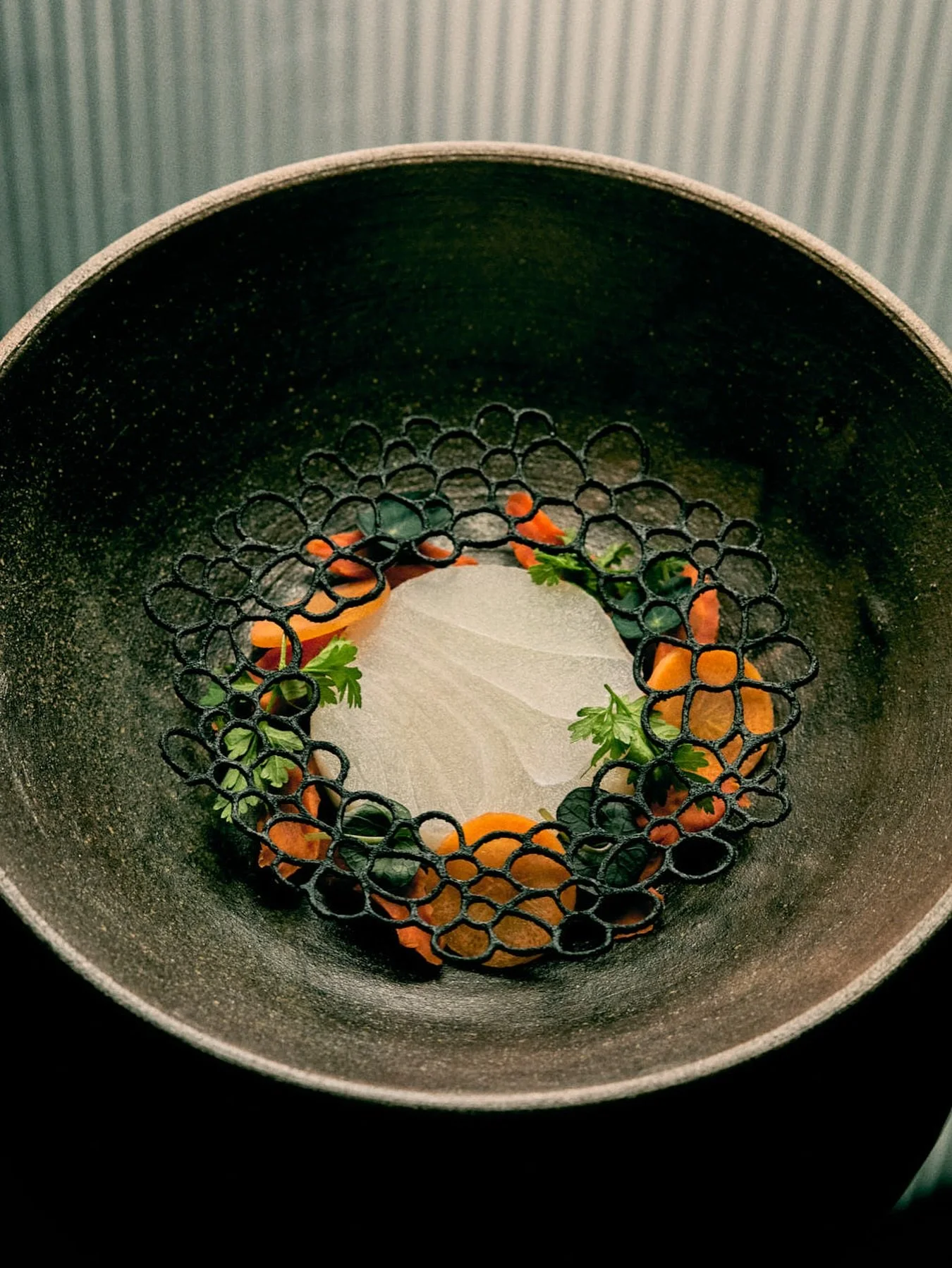 Vores kokke sammensætter mere end blot en menu — de udvælger komponenter, der giver jer en visuel og smagfuld oplevelse.
#gourmetcatering #essenscatering #essensfinedining #finediningcatering #skræddersyetmiddag #finedining