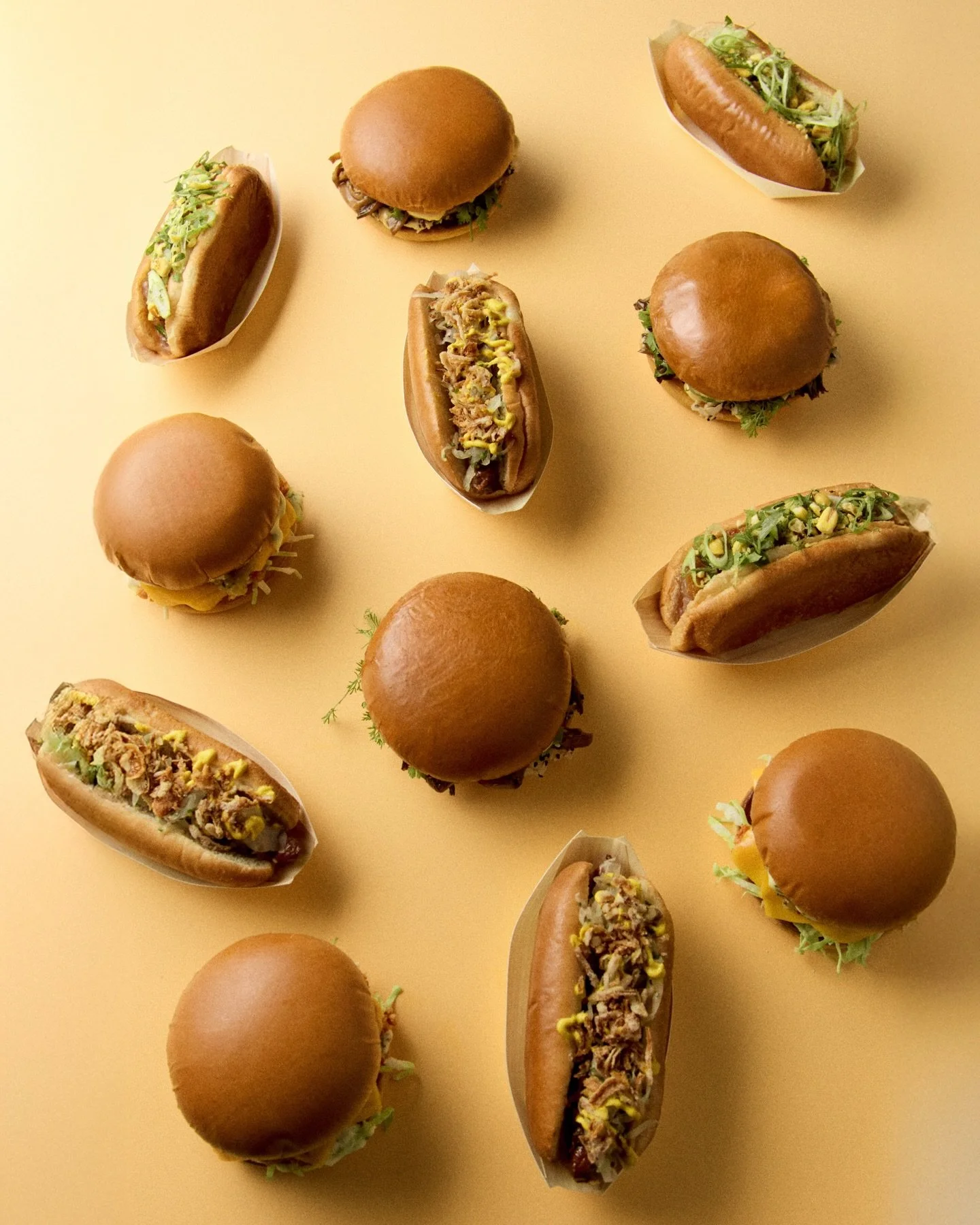 For&aring;rsvejret f&aring;r os til at l&aelig;nges efter hyggelige stunder under &aring;ben himmel med solskin, street food og godt selskab ☀️

#Essenscatering #gourmetcatering #streetfoodfest #firmasommerfest #firmafest