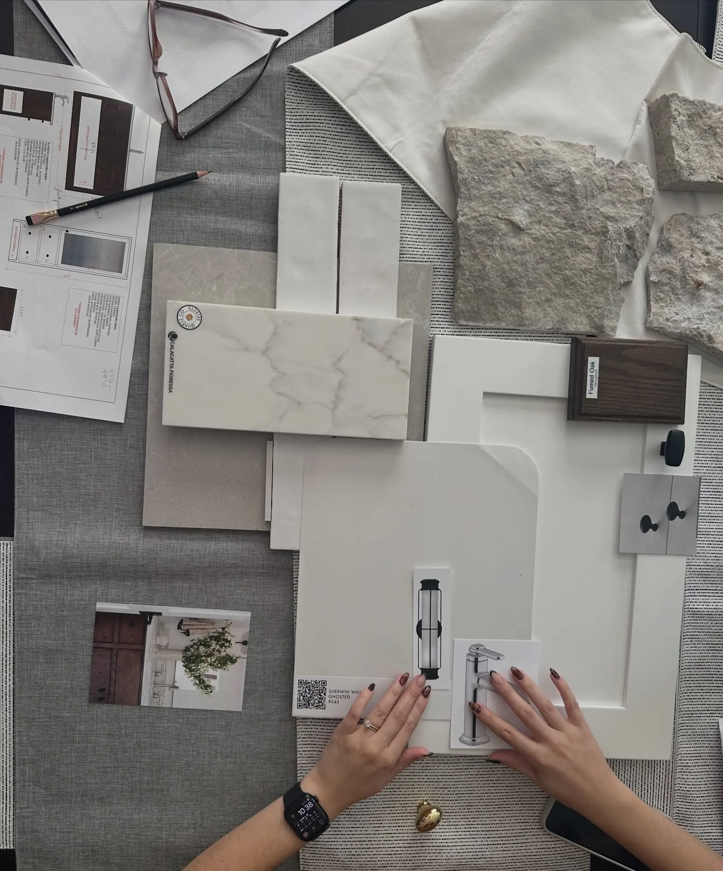 it&rsquo;s Friday which calls for a Flatlay ✨