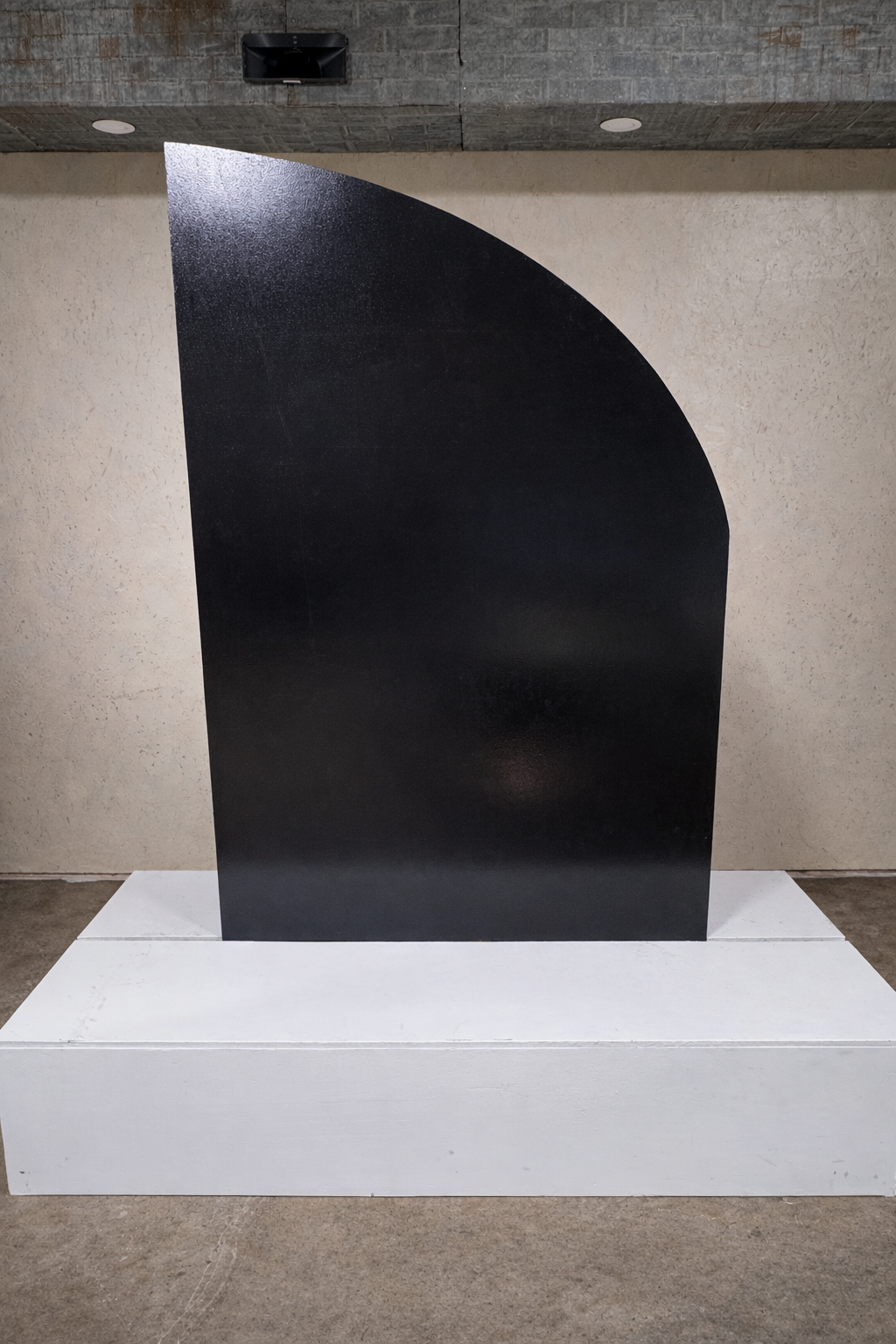 Modern Curved Black Backdrop