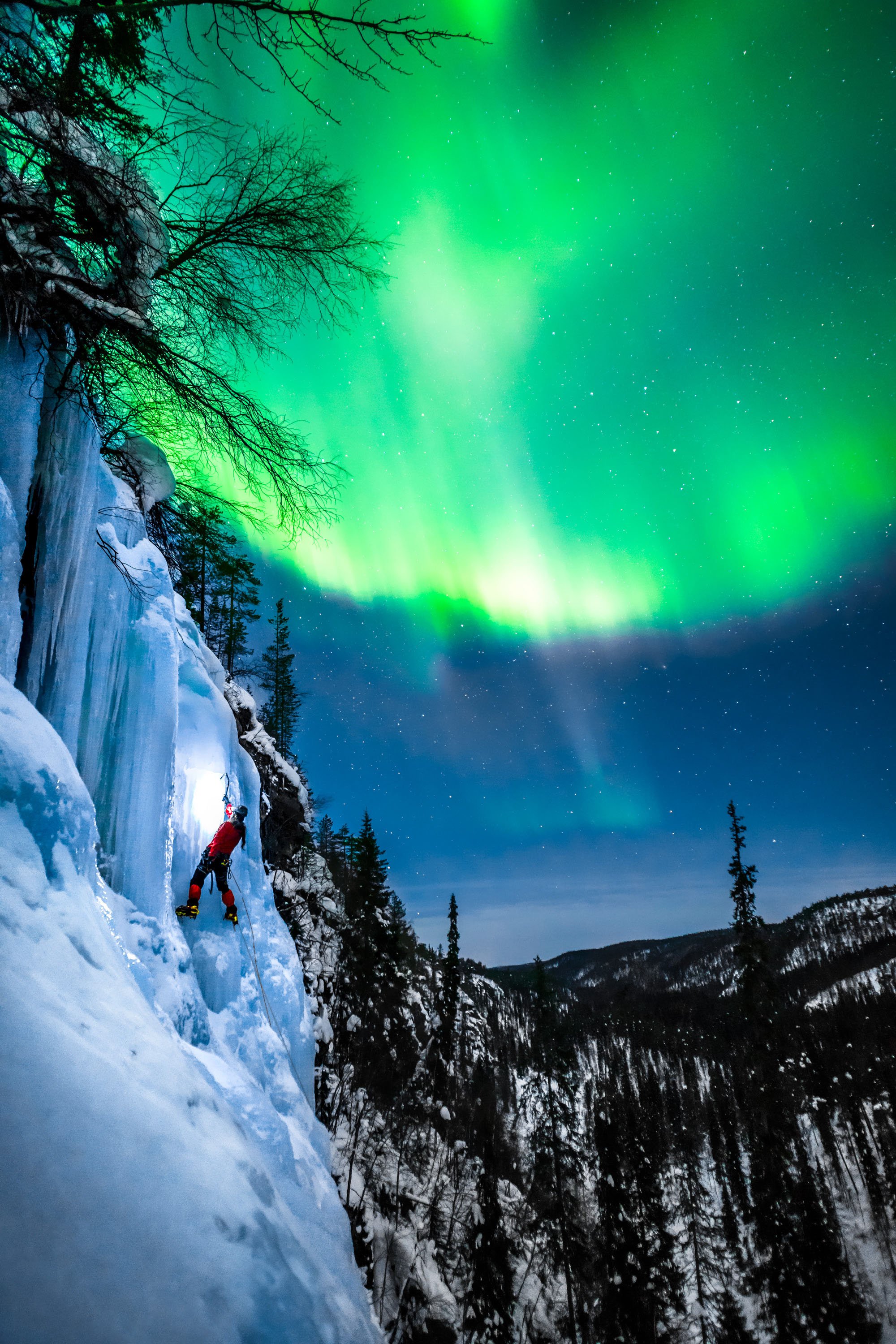 NICOLAS_PINA_Ice climbing Finland.jpg