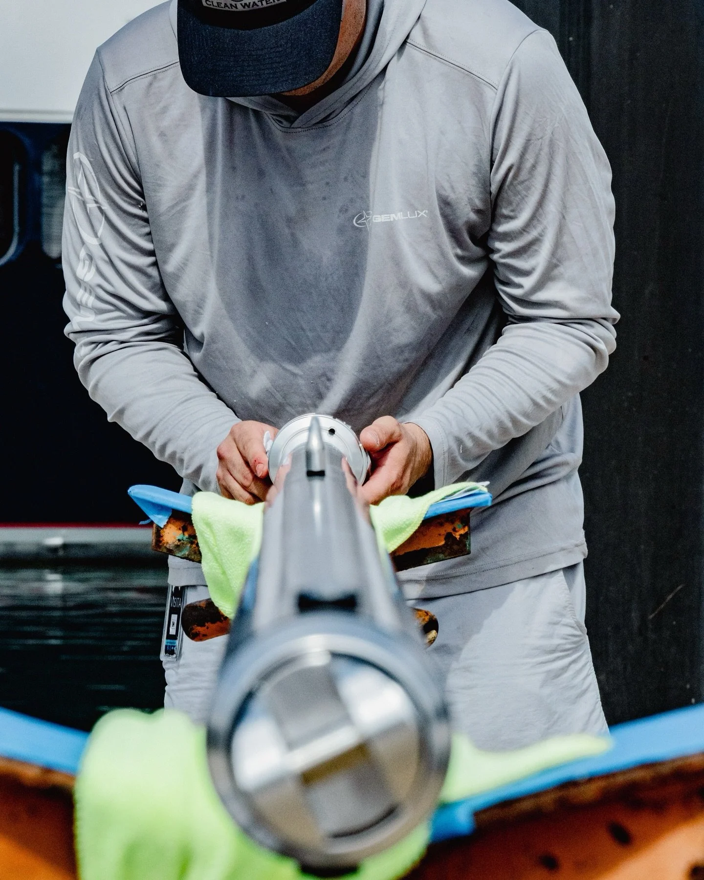 Out with the old and in with the new! 

Big upgrades for Team Lights Out. ✅

We are fired up to team up with @gemluxfishing down at Marina Pez Vela (@marinapezvela_cr) to install a new set of Gemlux Gulf Stream Carbon fiber outriggers.

What made it 