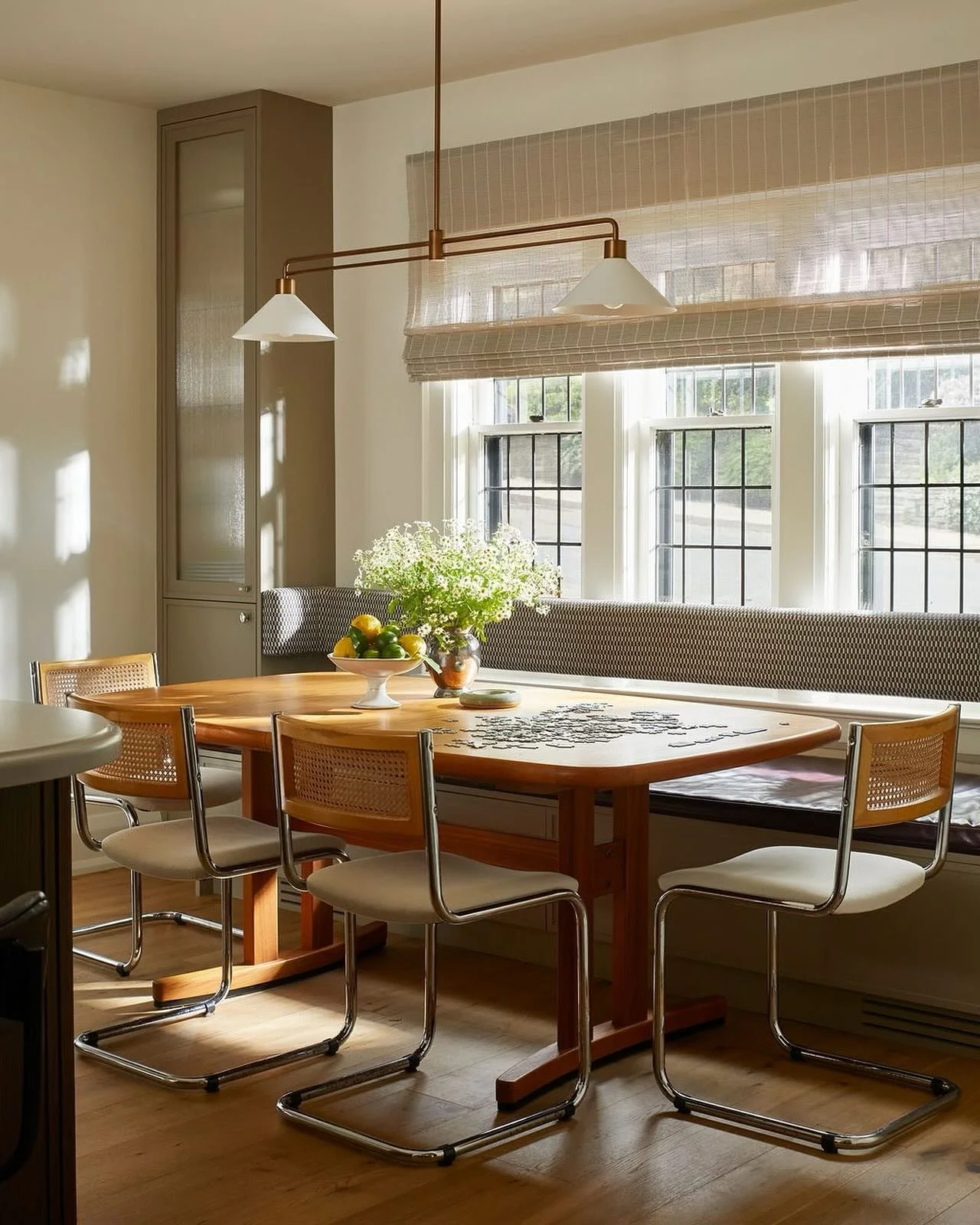 Sunshine on a sunny September day 🌼

shot by @niamhbarryphoto 
styled by @staceysmitherscreative 

#klainteriors #interiordesign #kitchen #dining #decorating #vintage #banquette #home