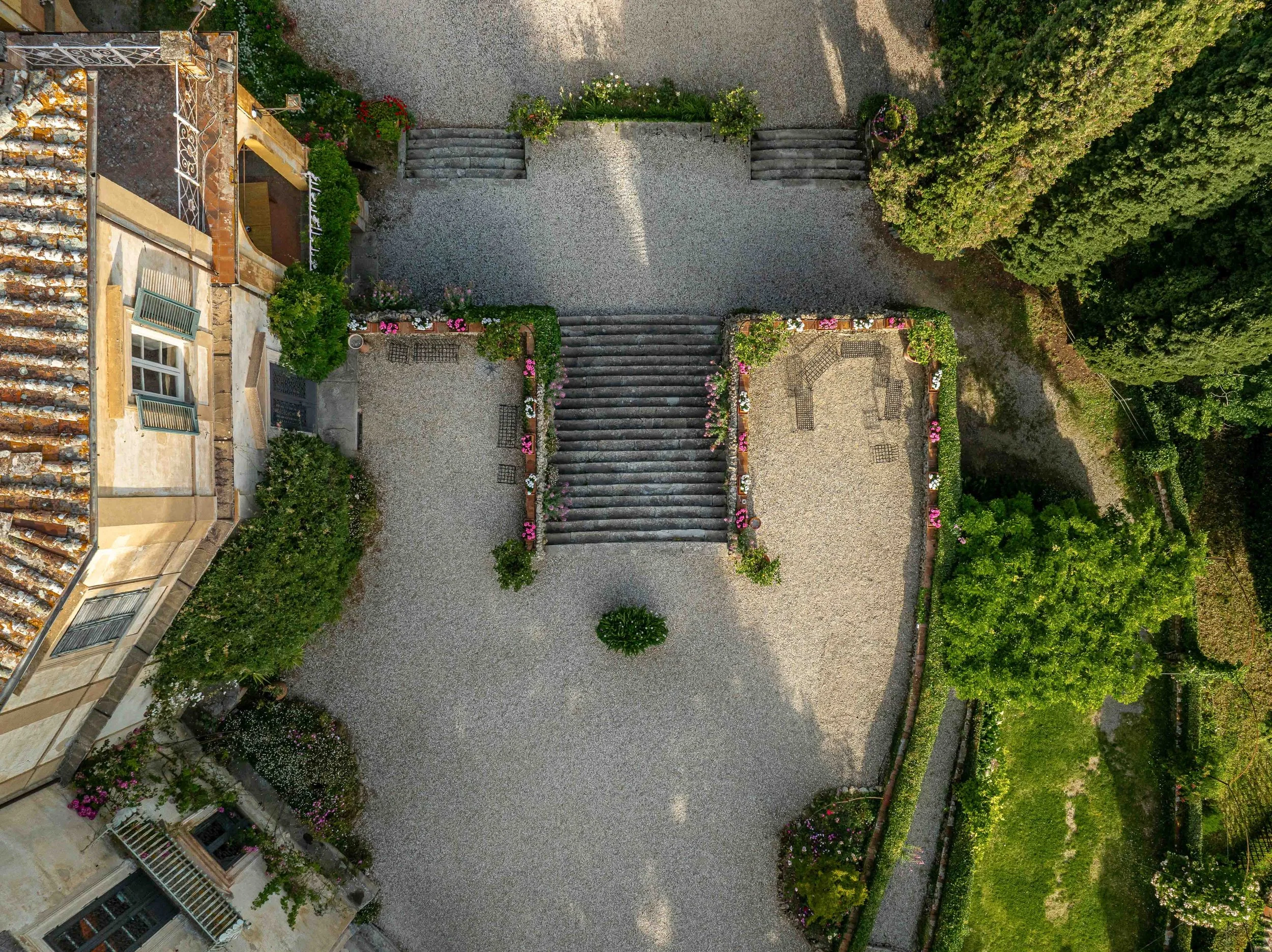 Fotografo immobiliare Firenze, foto con drone professionale per real estate nella città di Firenze, villa medicea, giardini esterni
