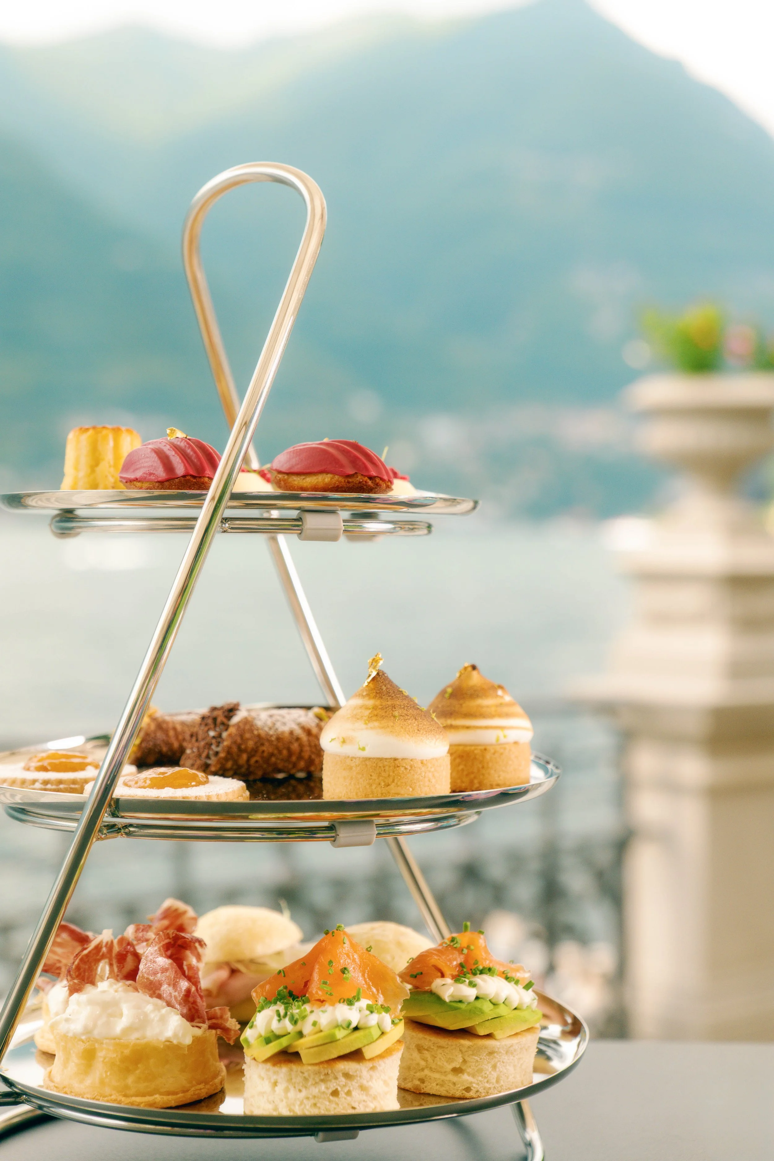 Luxury hotel branding and visual production, Suite con fiori lago di Como, amenities