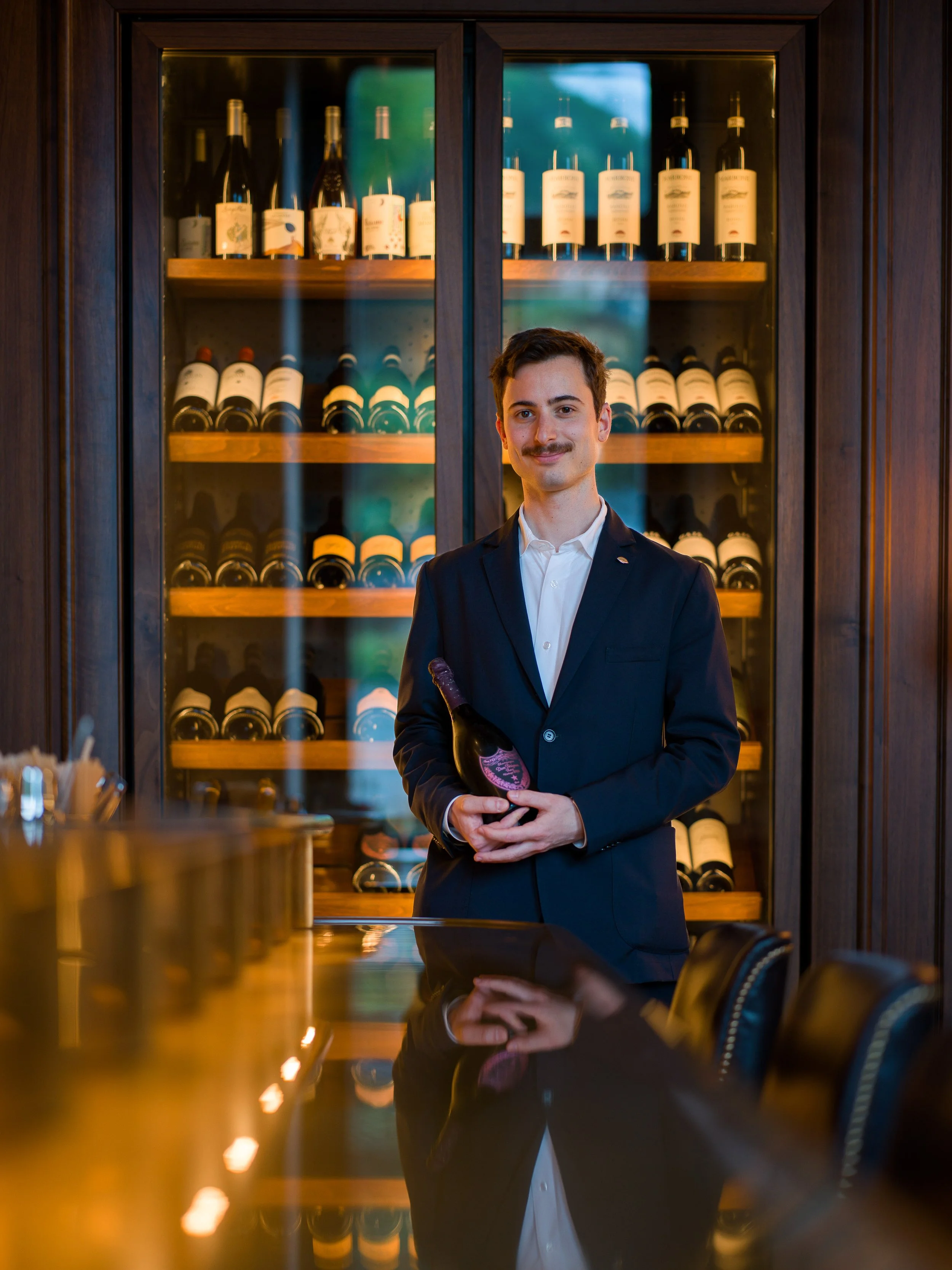 Luxury hotel branding and visual production, staff hotel di lusso,sul lago di Como, sommelier