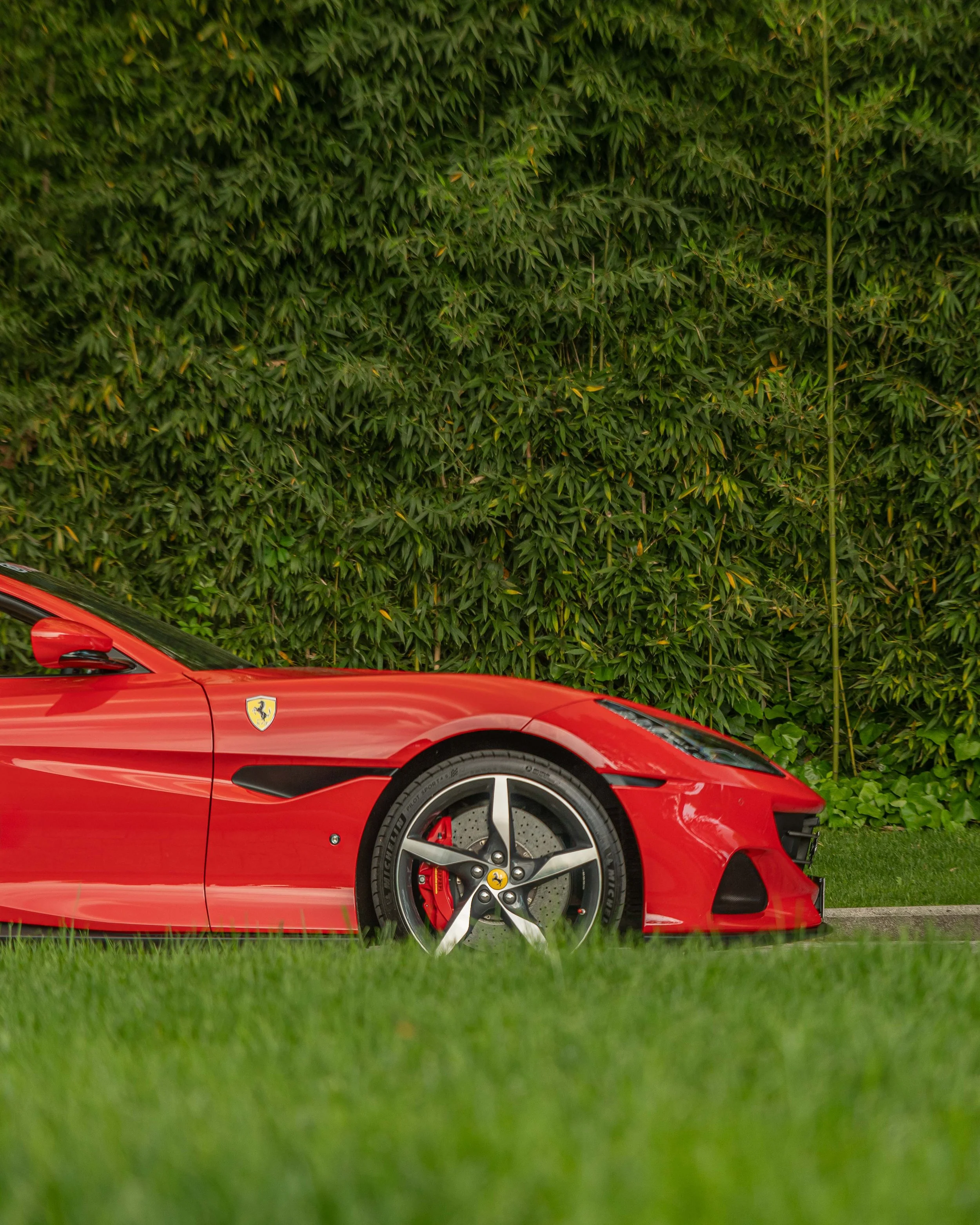 Fotografo per eventi corporate, fotografia professionale per eventi e ritiri aziendali. Ferrari rossa.