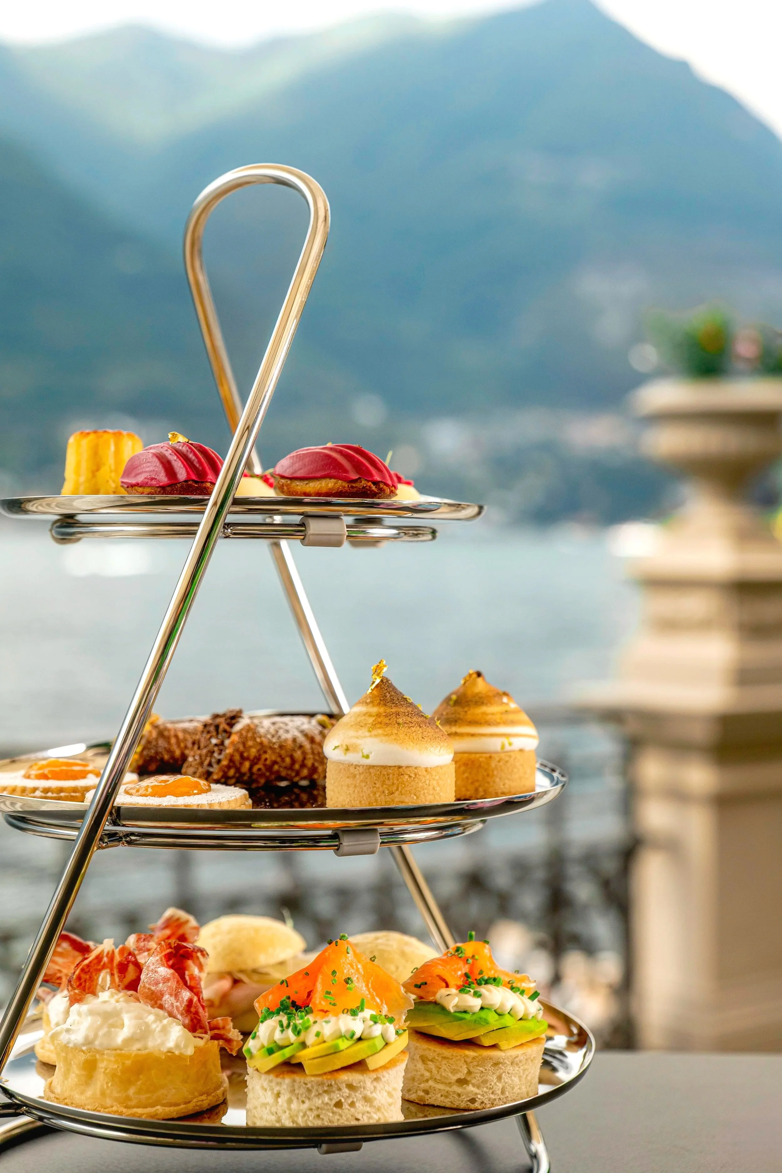 Fotografia-cibo-food-amenities-alzata-ginori-piatti-lago-Como-MandarinOriental-Lusso-Resort-Hotel-Vistalux.jpg