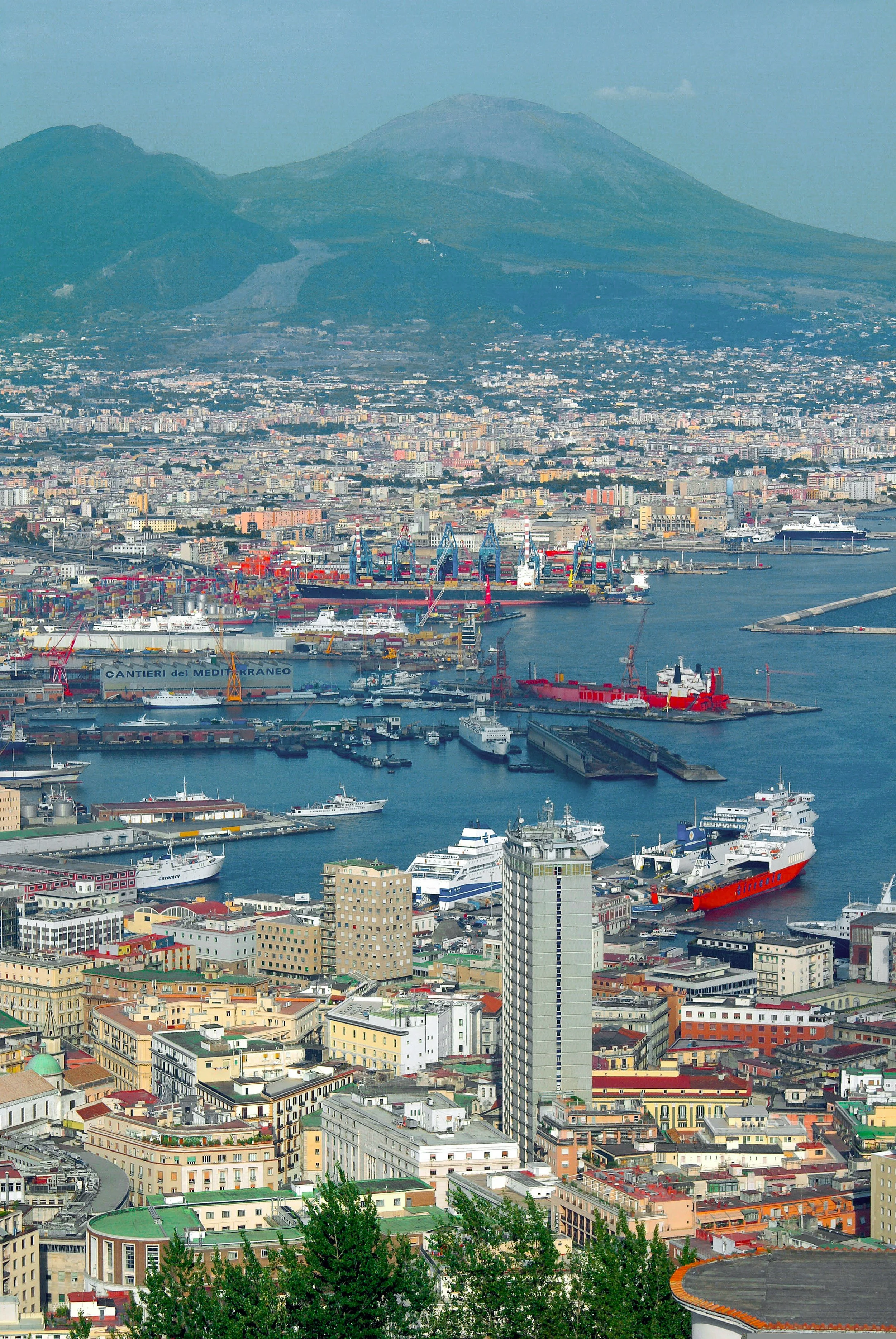 Foto-Progetto-architettura-cantiere-Vistalux-Gru-Porto-Napoli-navi.jpg