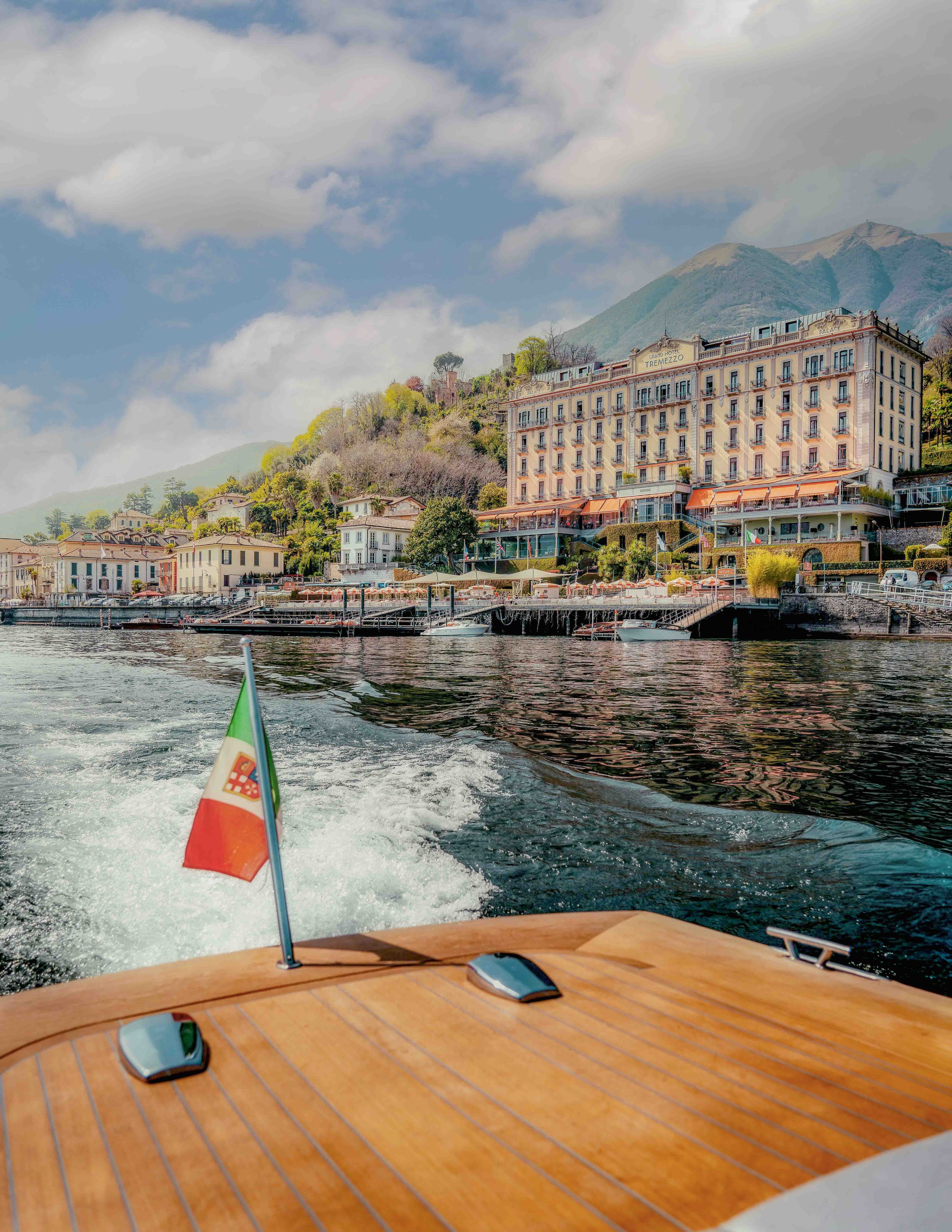 Fotografo per hotel di lusso Como. Fotografia e video per hotel e resort di lusso sul lago di Como. Hotel Tramezzo, gita in barca