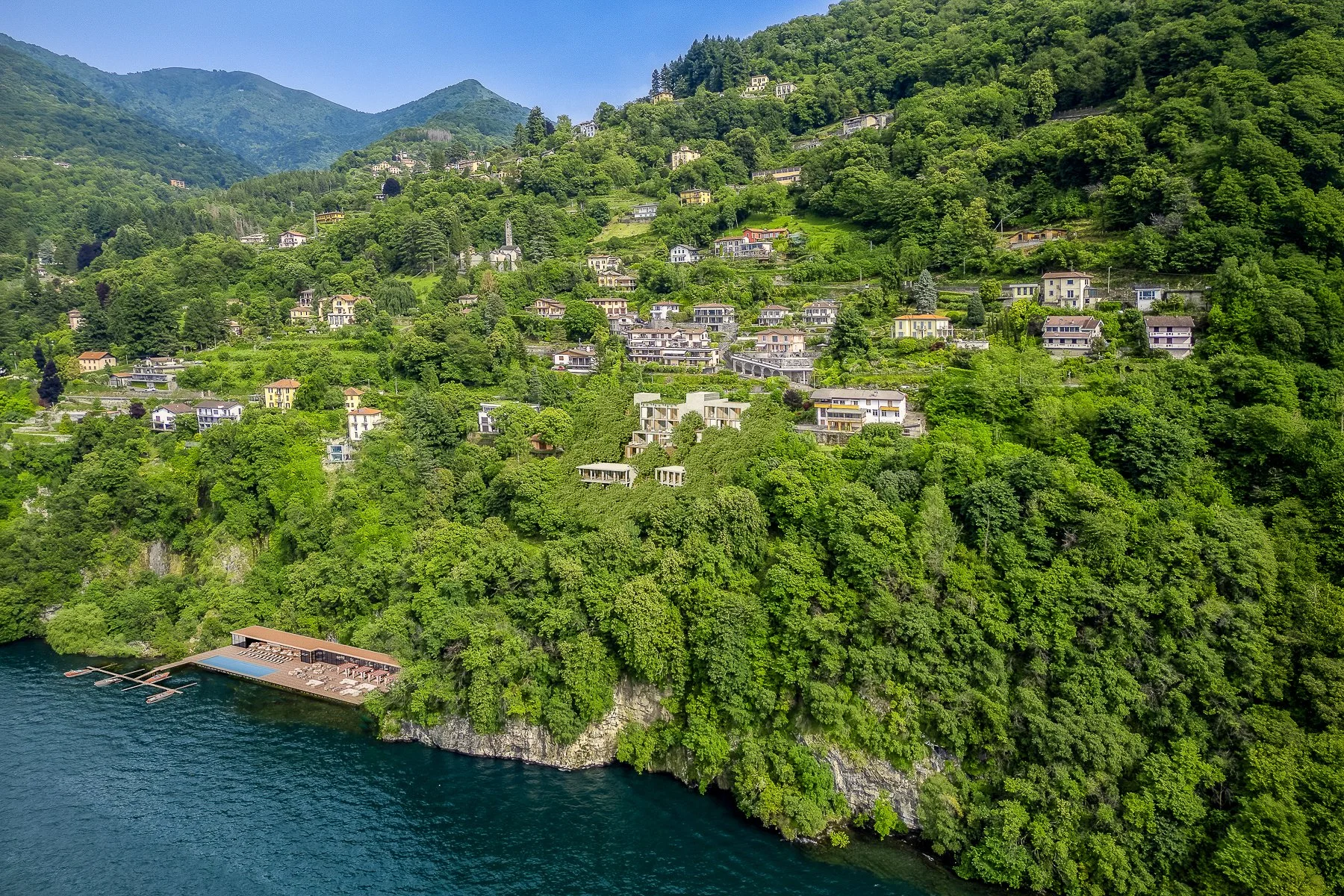 Render 3D di esterni per hotel e resort, vista dall'alto, vista lago di Como, prima e dopo, caso studio, hotel faggeto lario