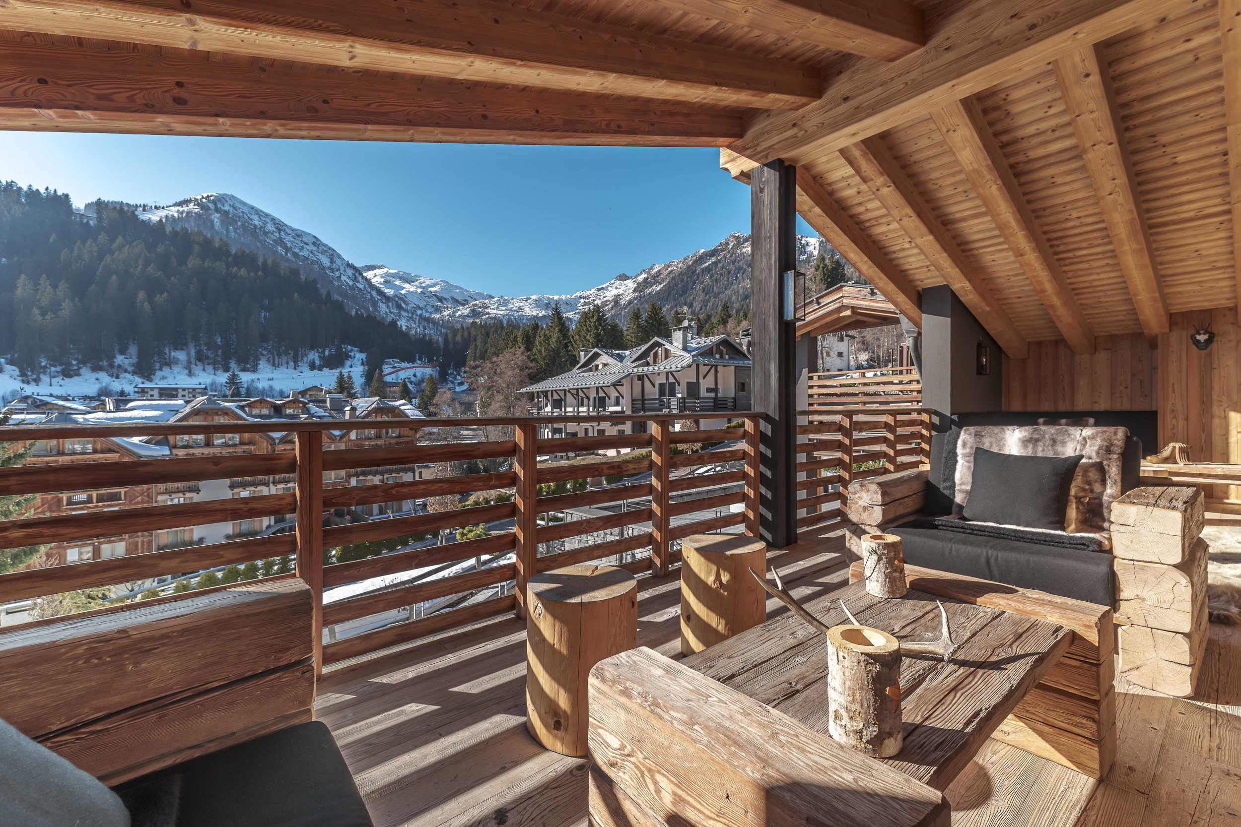 Fotografo per hotel e resort in Alto Adige, fotografie per Booking e OTA, Chalet terrazza, Vistalux Visual