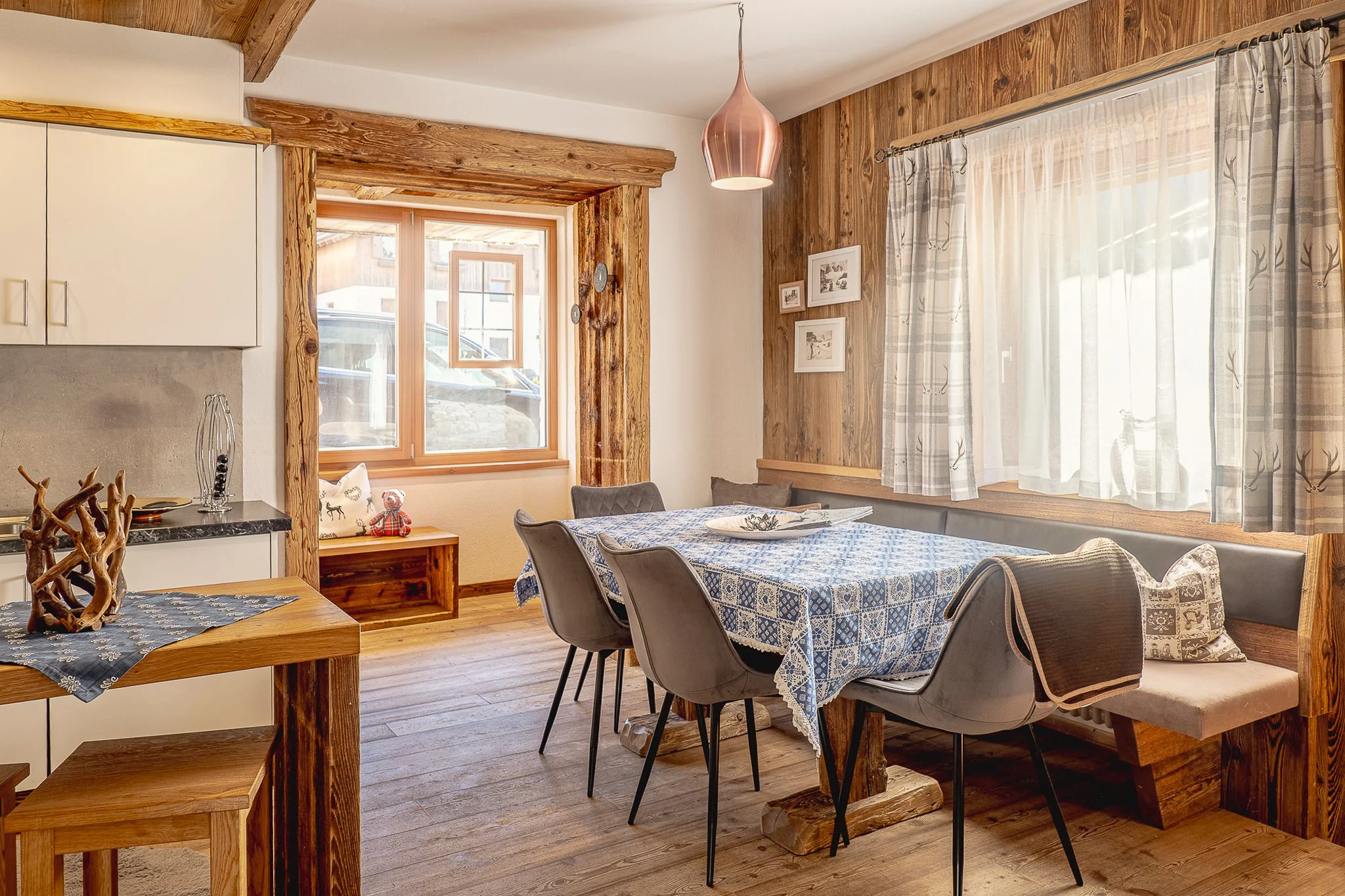 Fotografo per hotel e resort in Alto Adige; Foto professionali di una suite di hotel in Trento Alto Adige