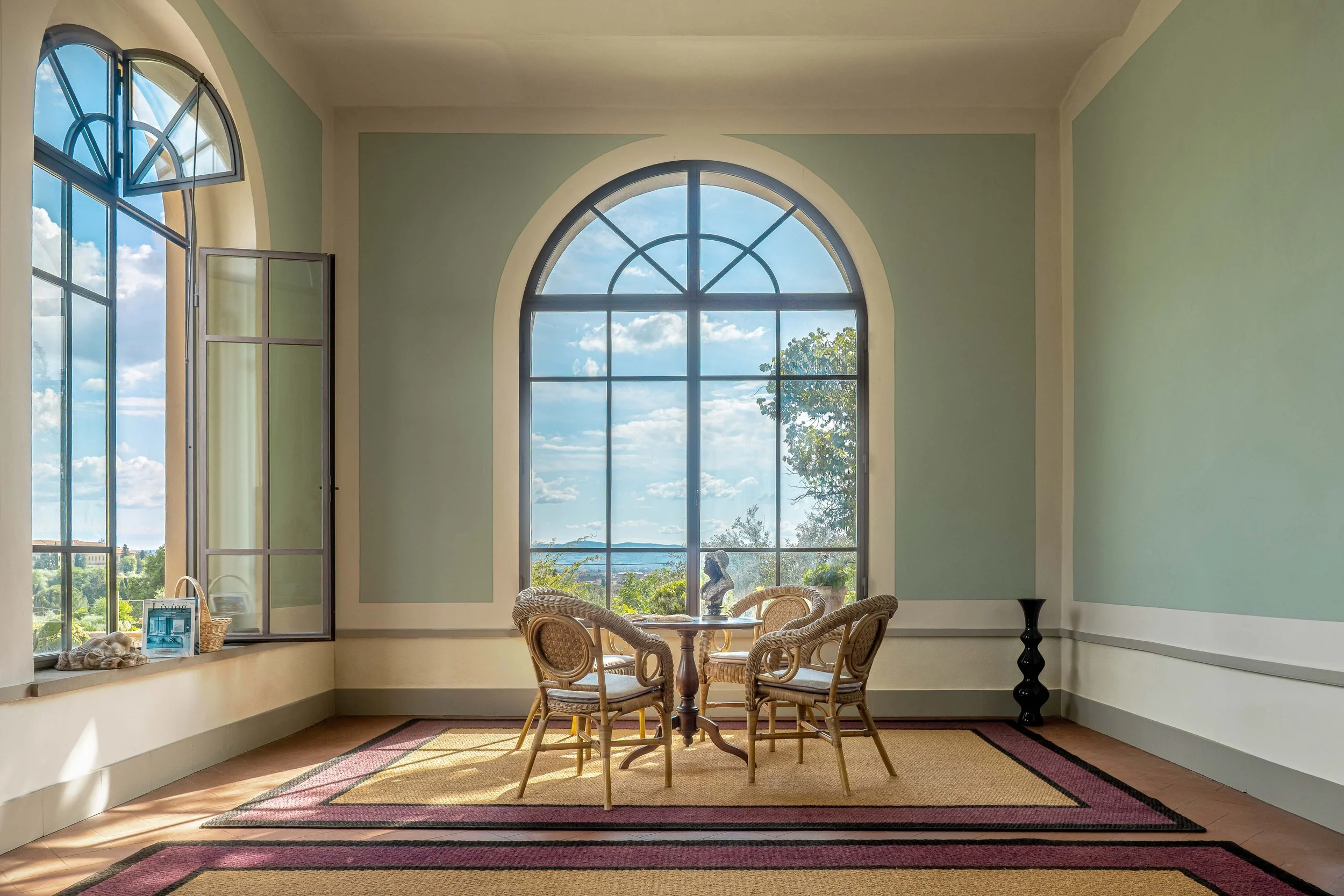 Fotografo immobiliare Firenze, fotografia professionale per agenzie immobiliari di lusso. Villa storica con arredi di design, limonaia.