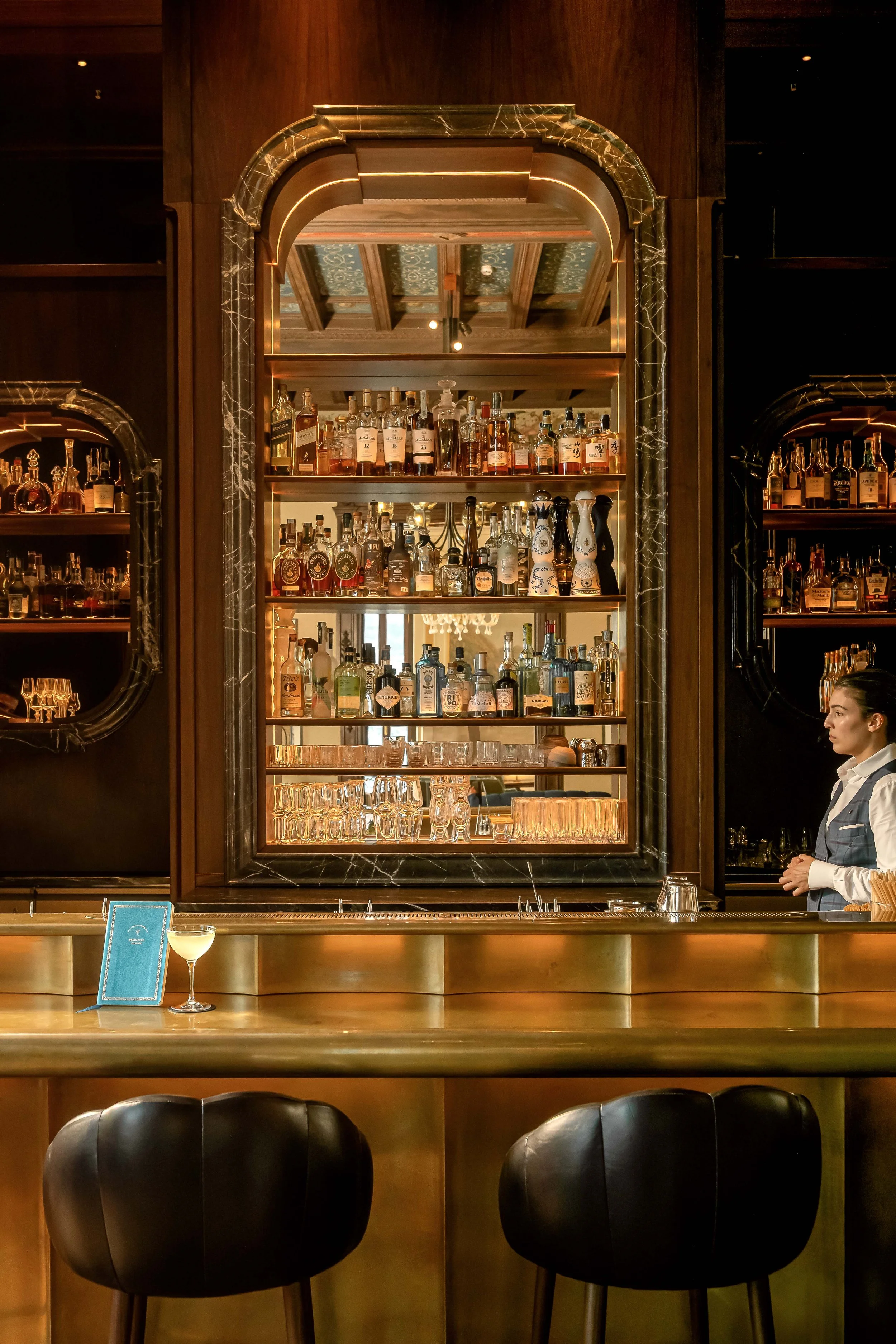 Agenzia branding per hotel di lusso, cocktail bar