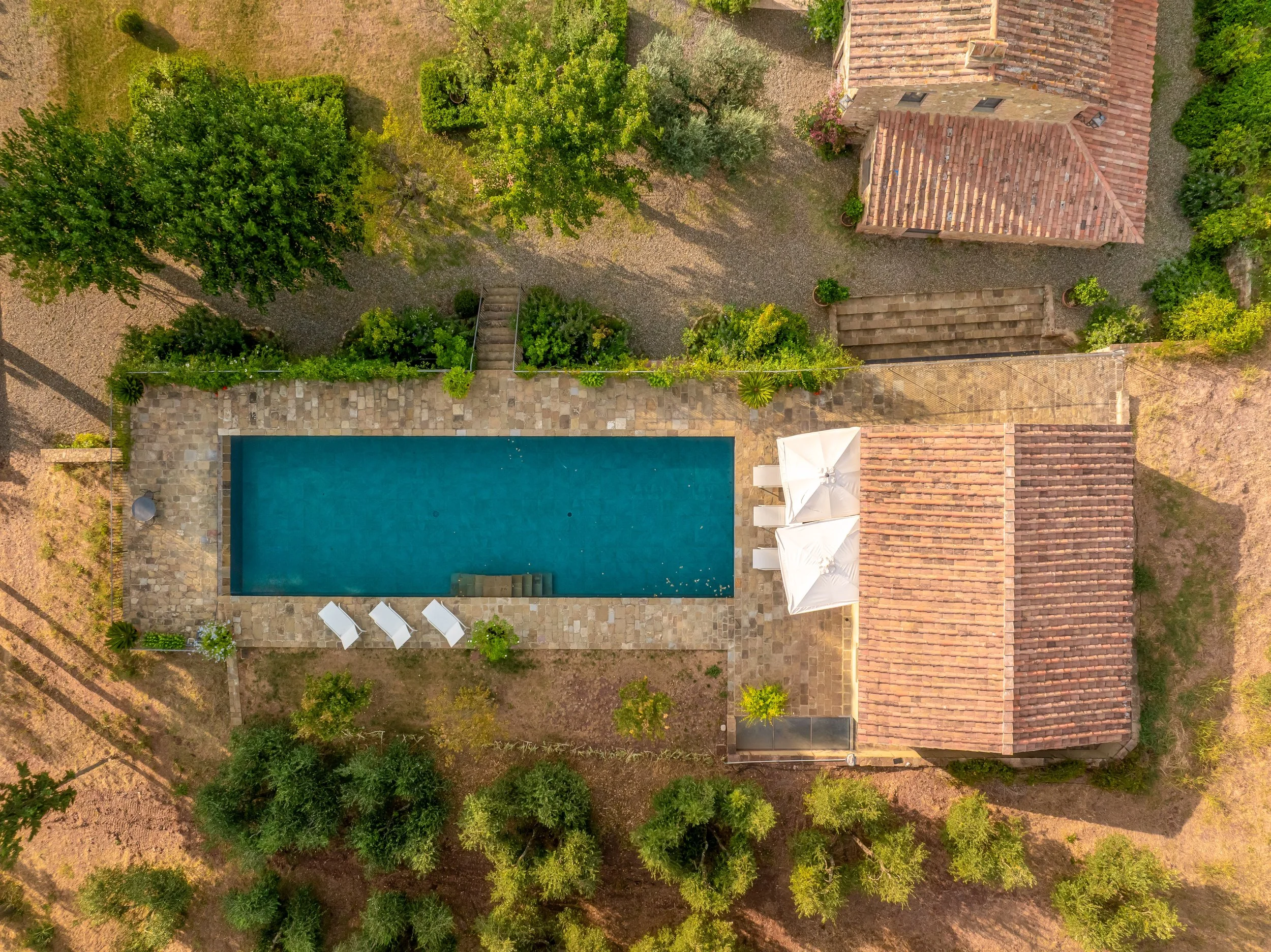 Casale-Fotografia-Drone-Piscina-rustico-Firenze-Vistalux-immobiliare.jpg