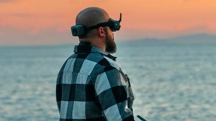 Pilota di droni agricoli certificato ENAC specializzato in viticolture