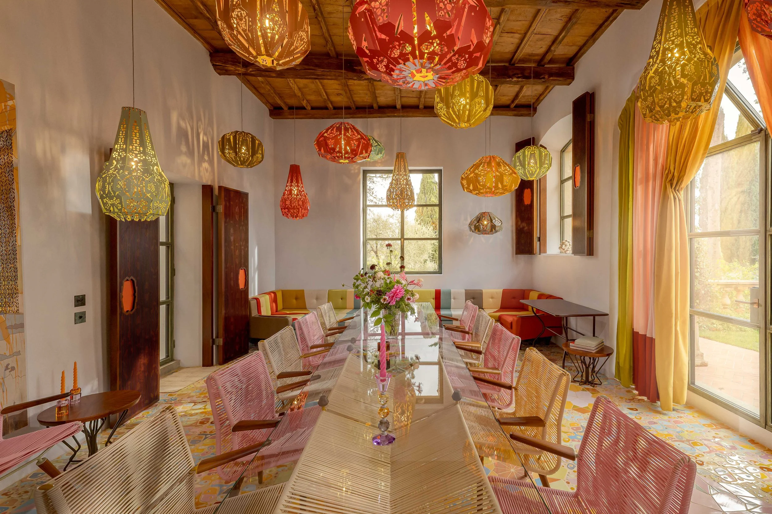 Fotografo immobiliare Toscana, servizio fotografico professionale per immobili di lusso in Toscana; villa con arredi di design