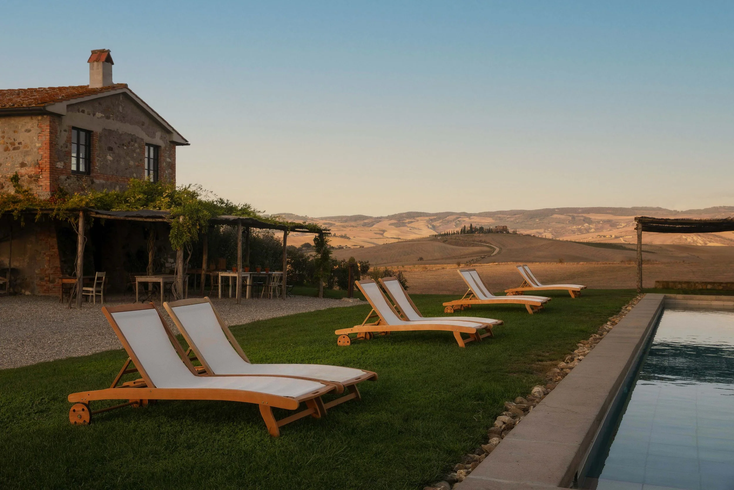 Fotografo per agriturismi in Toscana. Fotografia professionale per strutture ricettive in Toscana. Foto esterno piscina.